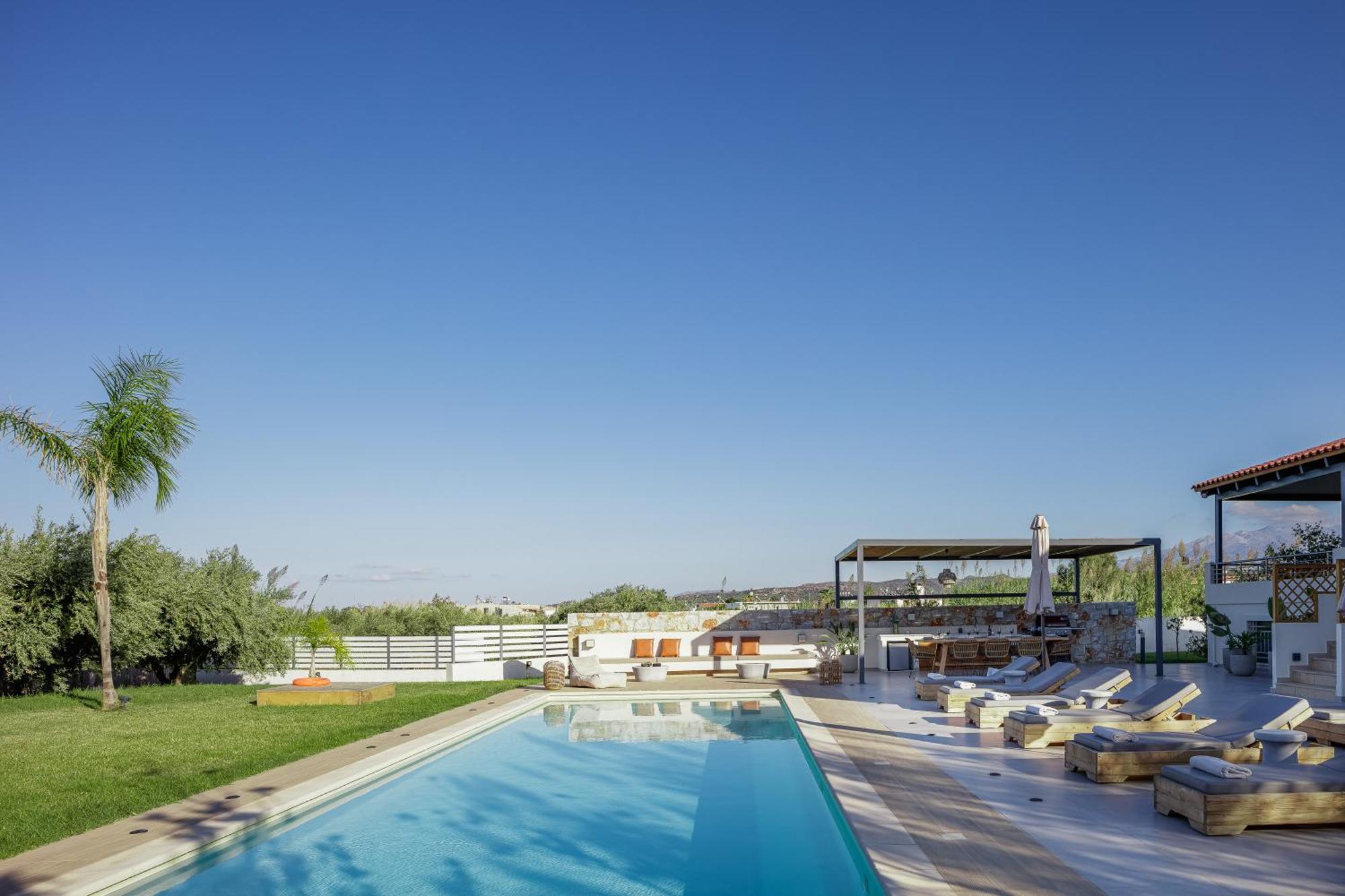 Villa Quiet Aviana,garden, Heated Pool,bbq,jacuzzi *