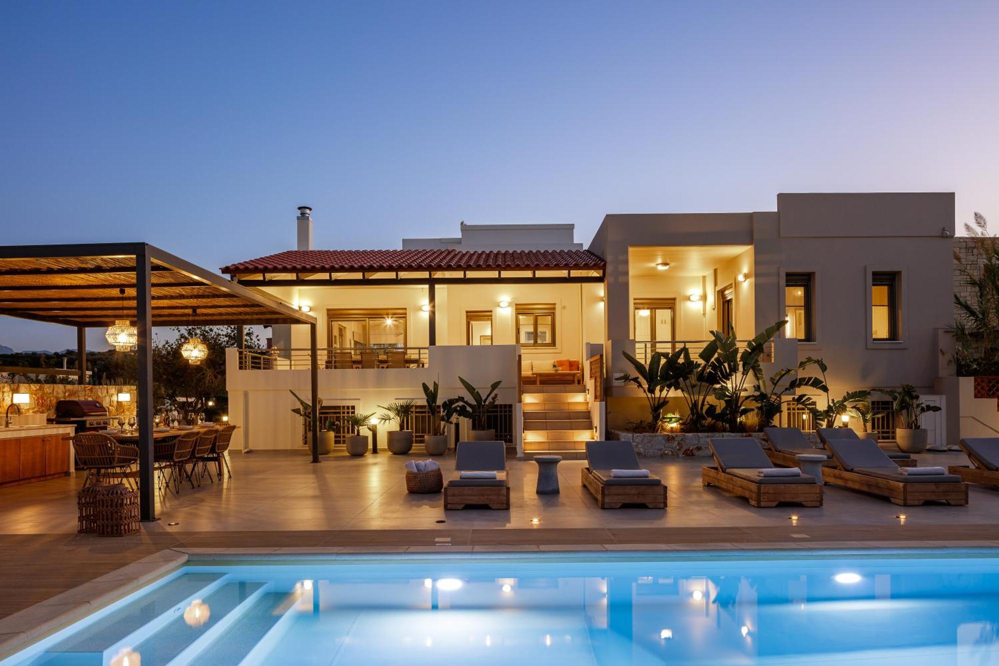 Villa Quiet Aviana,garden, Heated Pool,bbq,jacuzzi