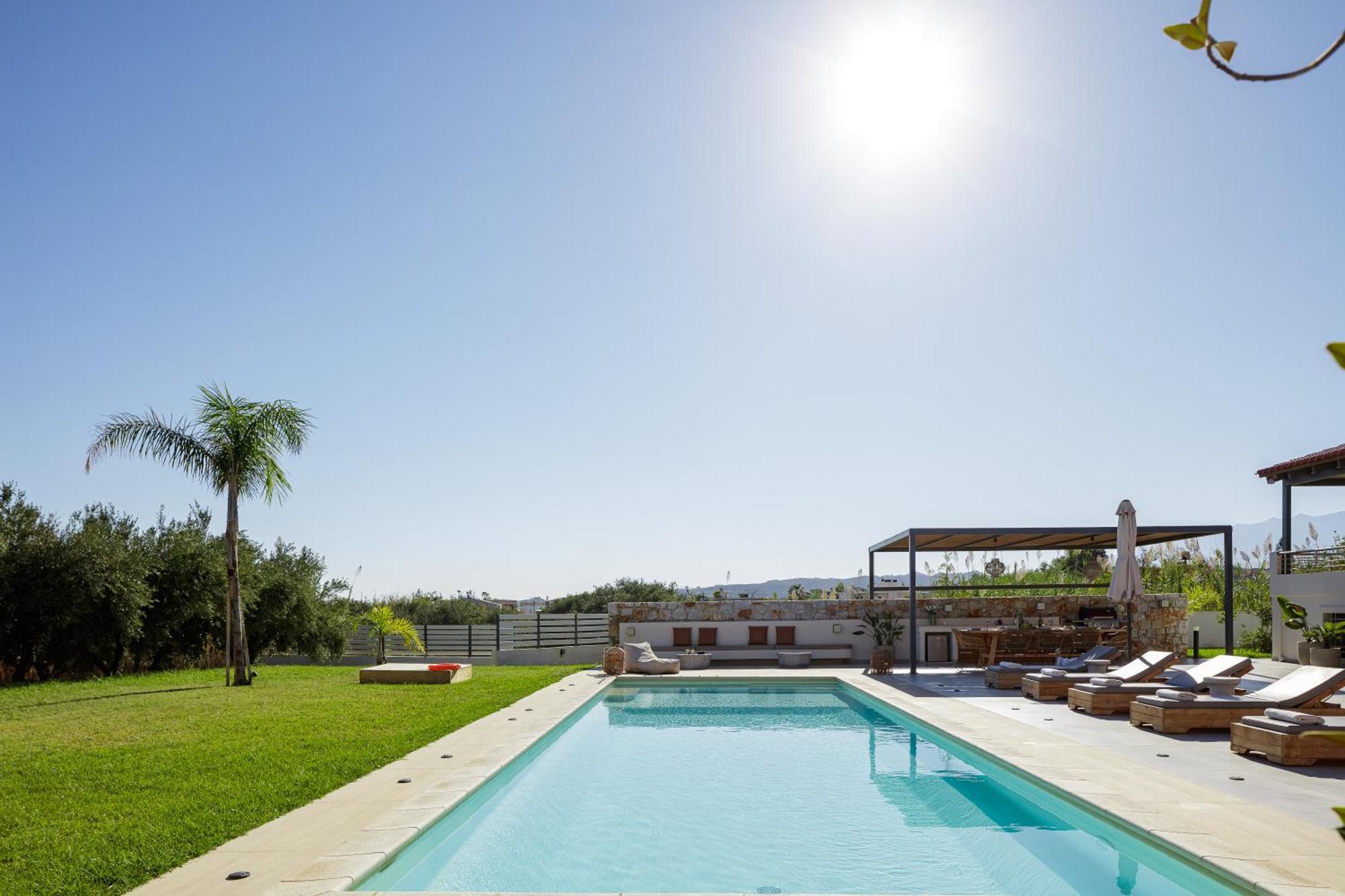 Quiet Aviana,garden, Heated Pool,bbq,jacuzzi Villa