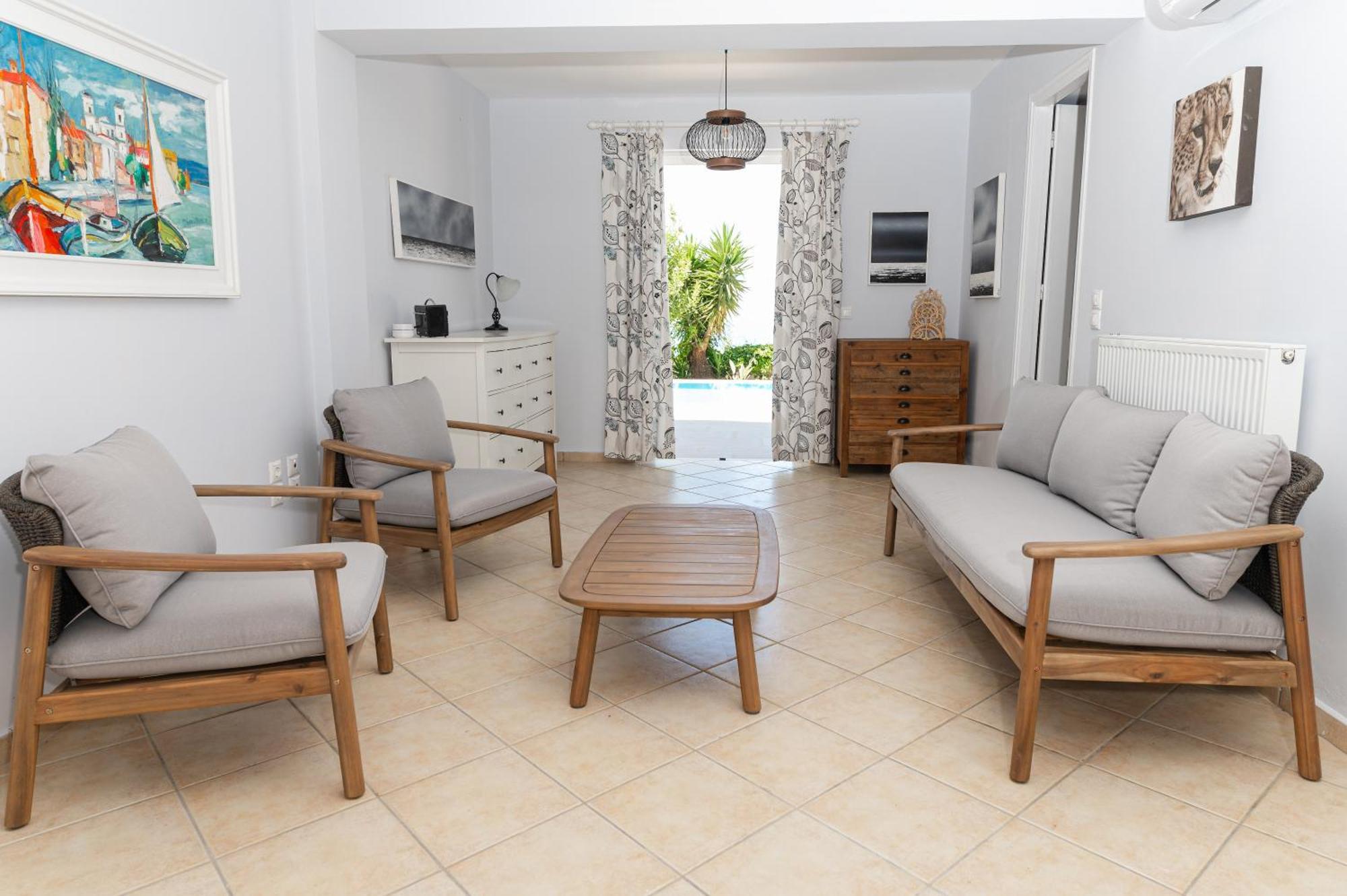 Villa Upsidedown Villa. Amazing Views! Lourdata (Kefalonia)