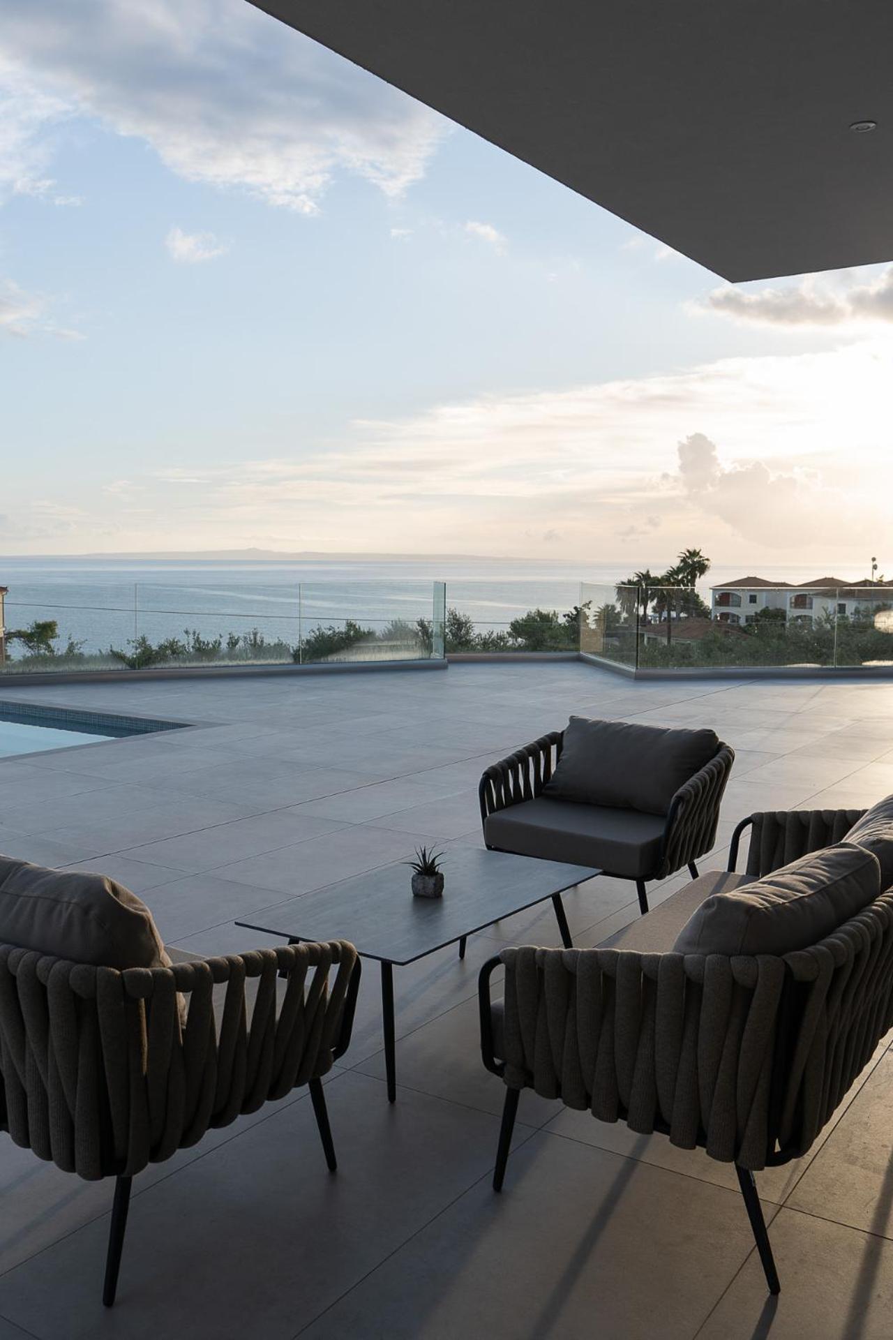 Villa Kymothoe Elite