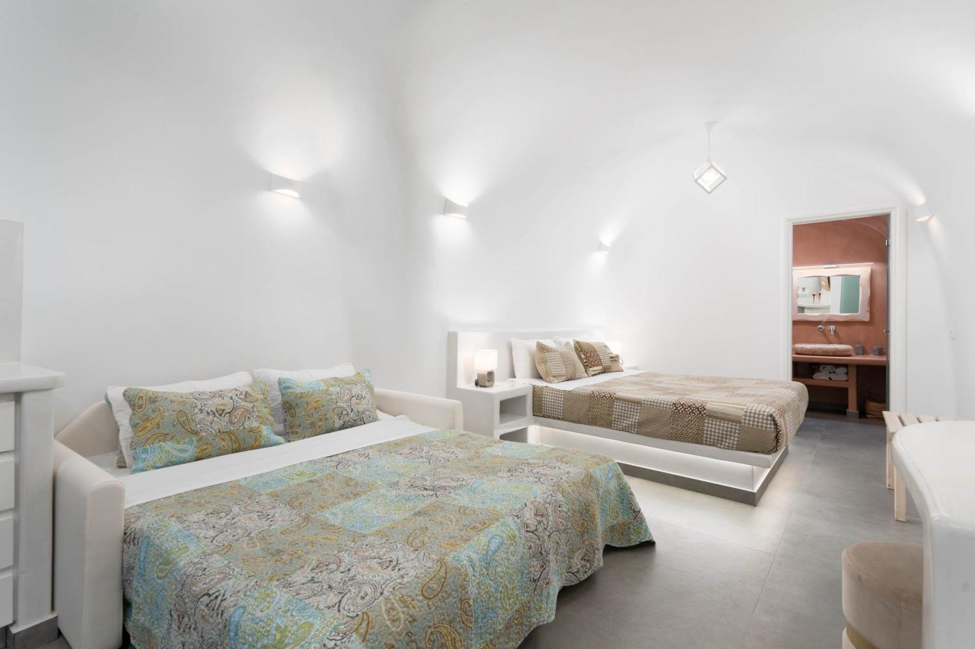 Villa New Yiota Collection 4 & 4 Prive Jacuzzi Megalochori (Santorini)