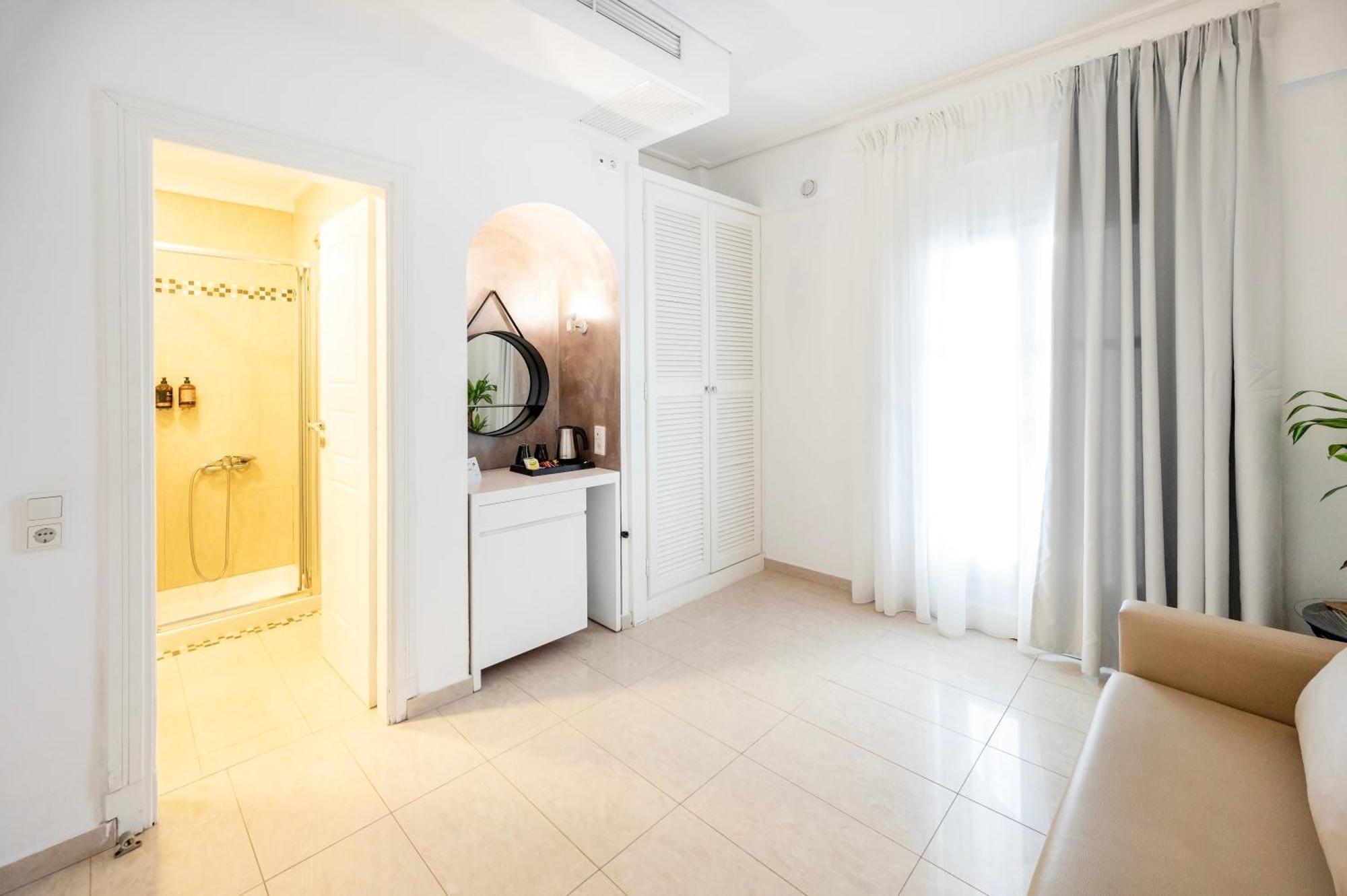 Orizontes Santorini Hotel