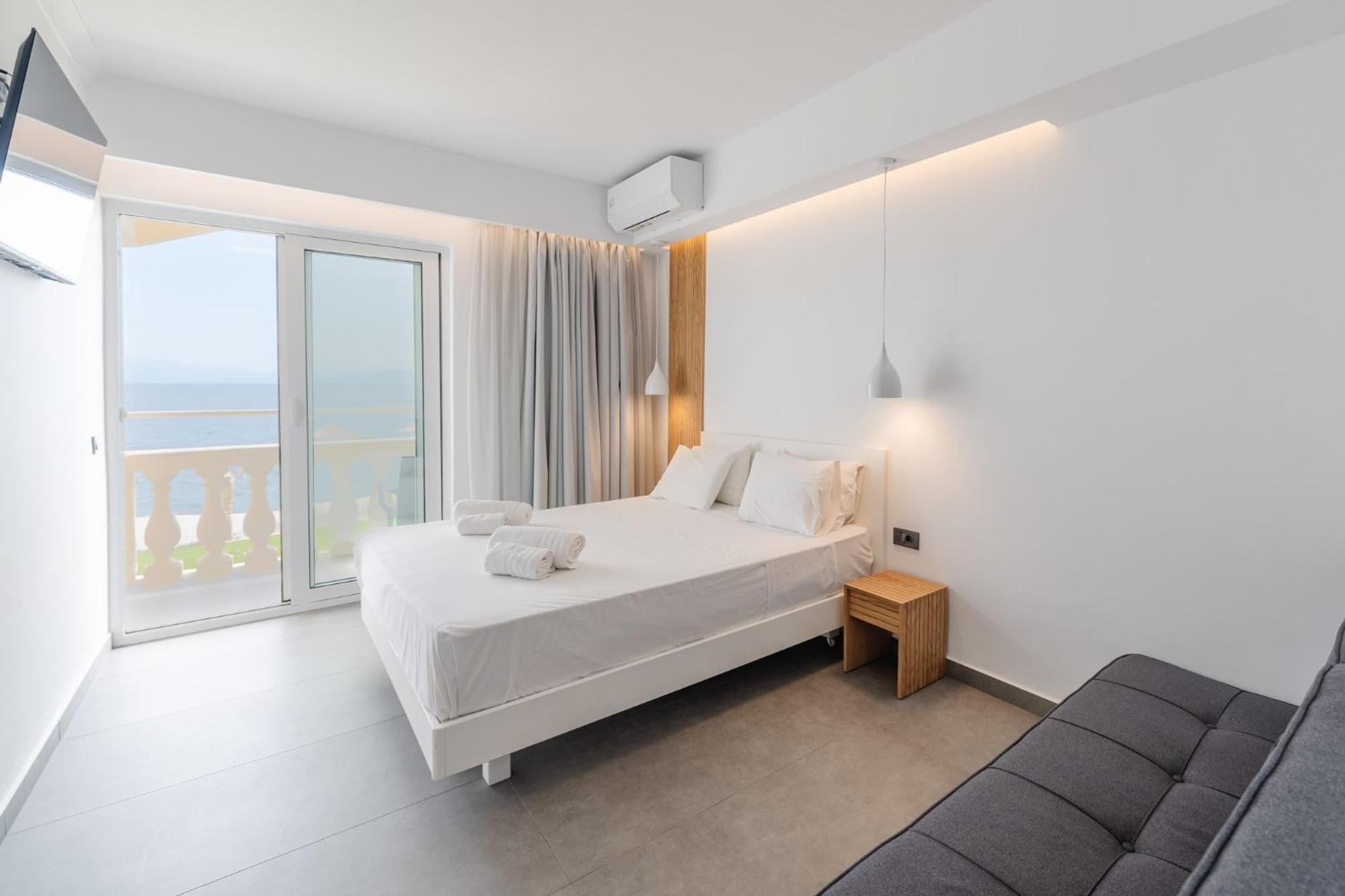 Pontikonisi & Hotel 3*