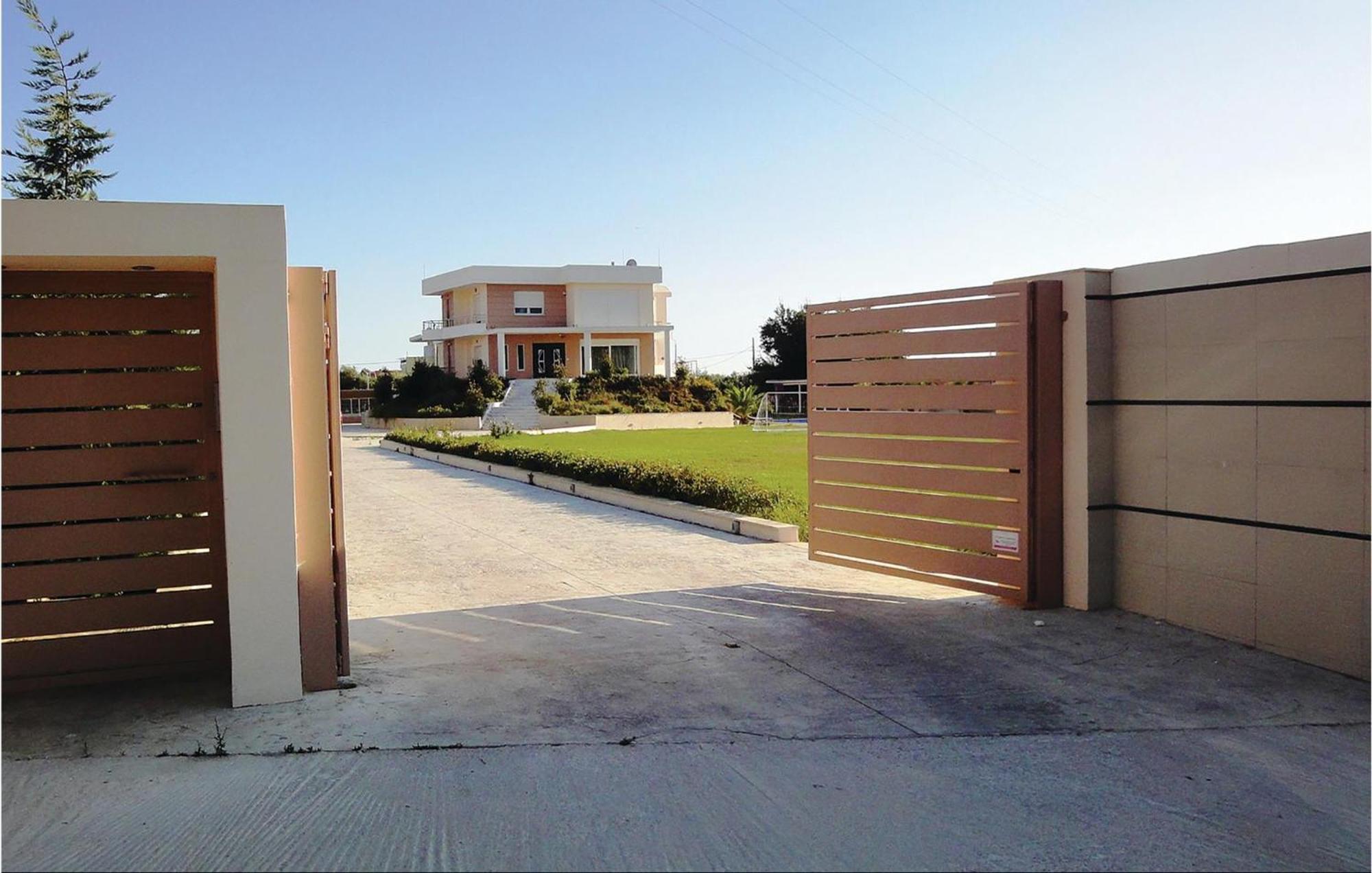 Lovely Home In Preveza With Outdoor Swimming Pool Holiday home *