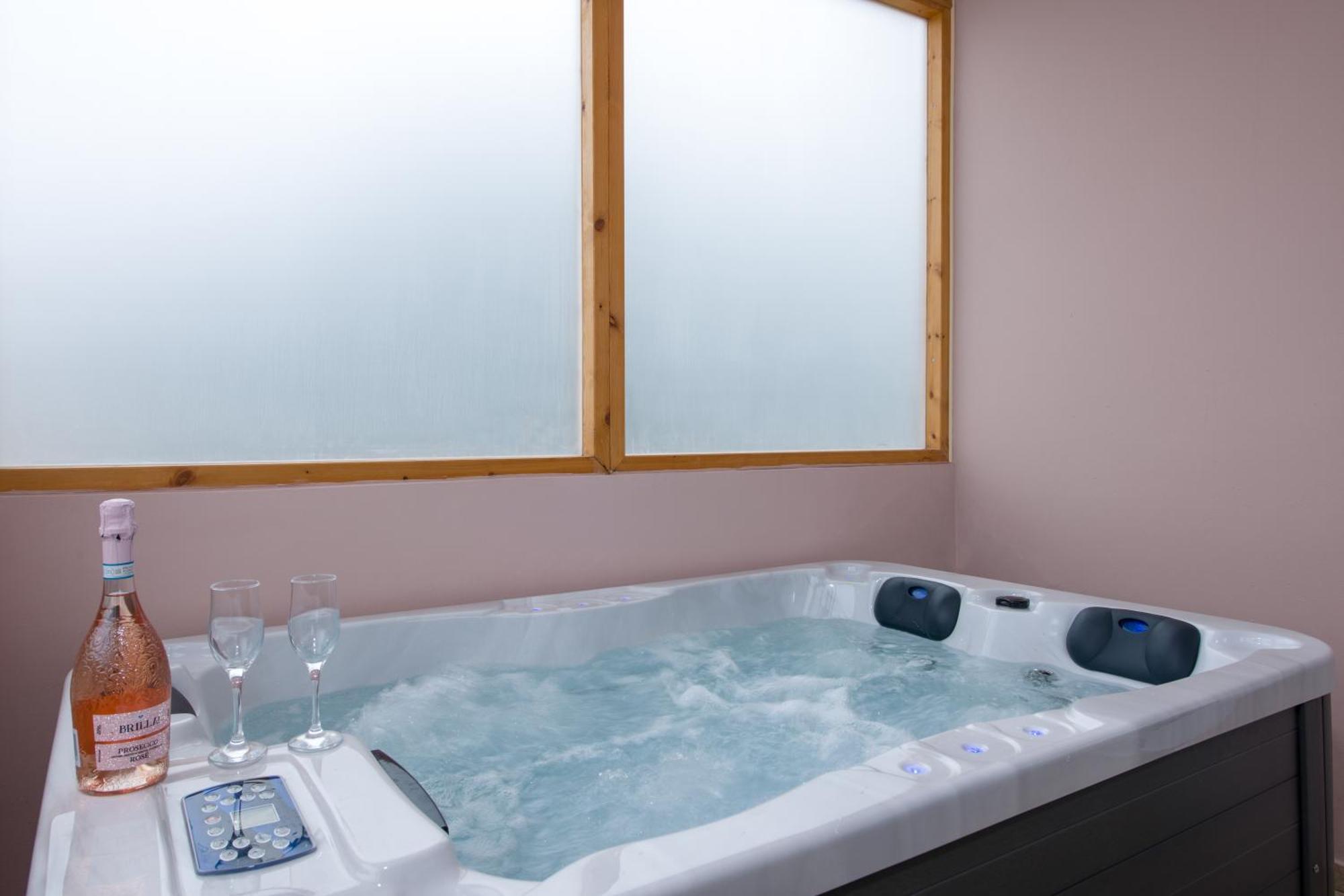 Holiday home Ifigeneia Private Hot Tub *