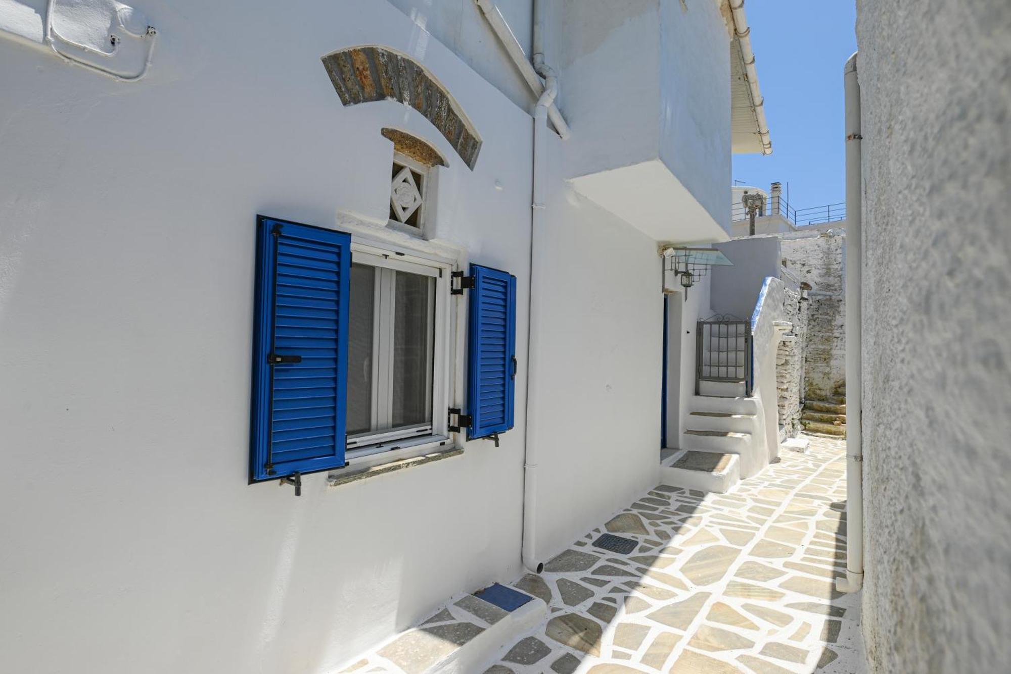 Apartment Charming 2br Hilltop Serenity Suite, Lively Greek Village