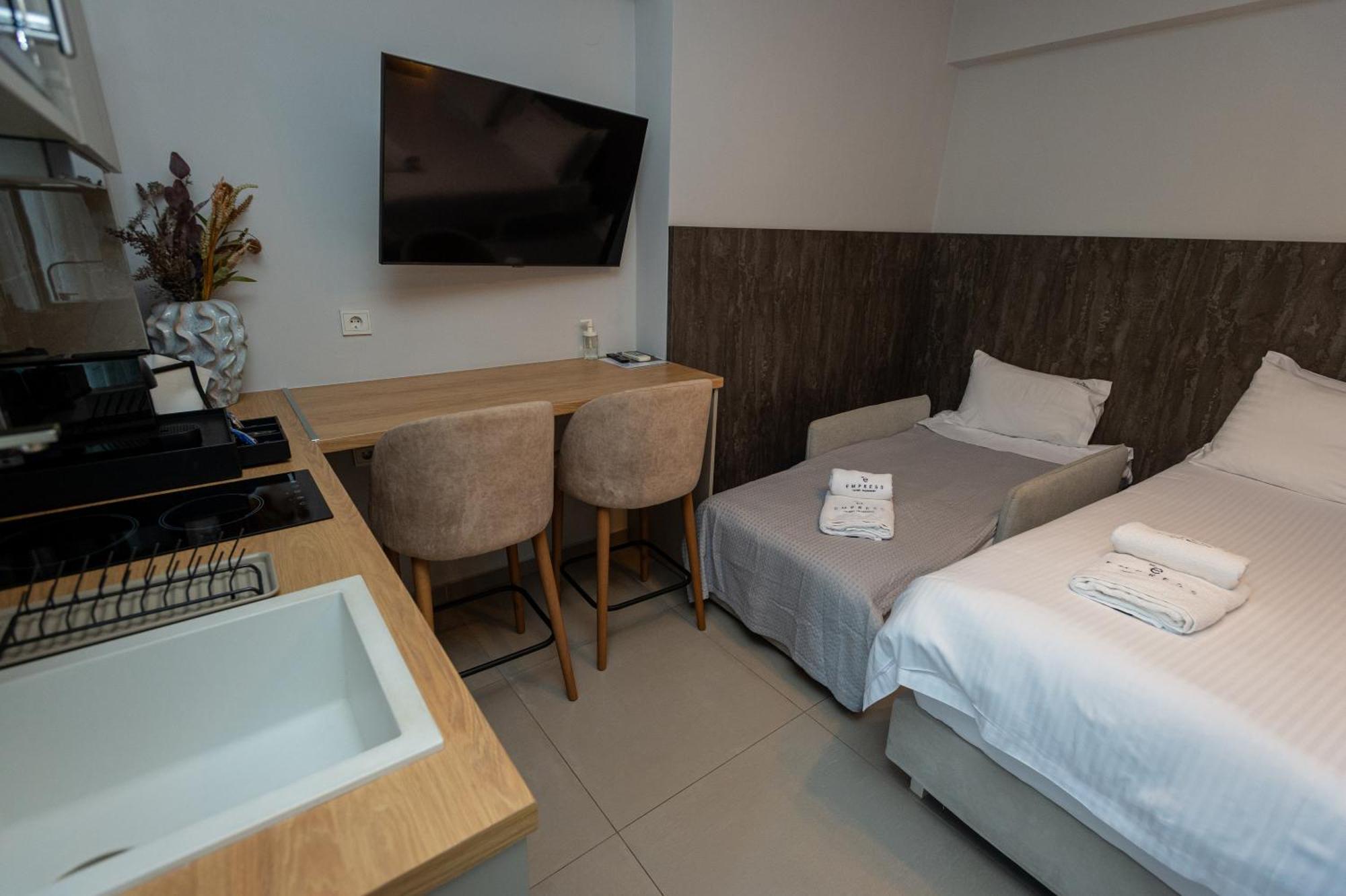 Empress Luxury Residences 3* Volos