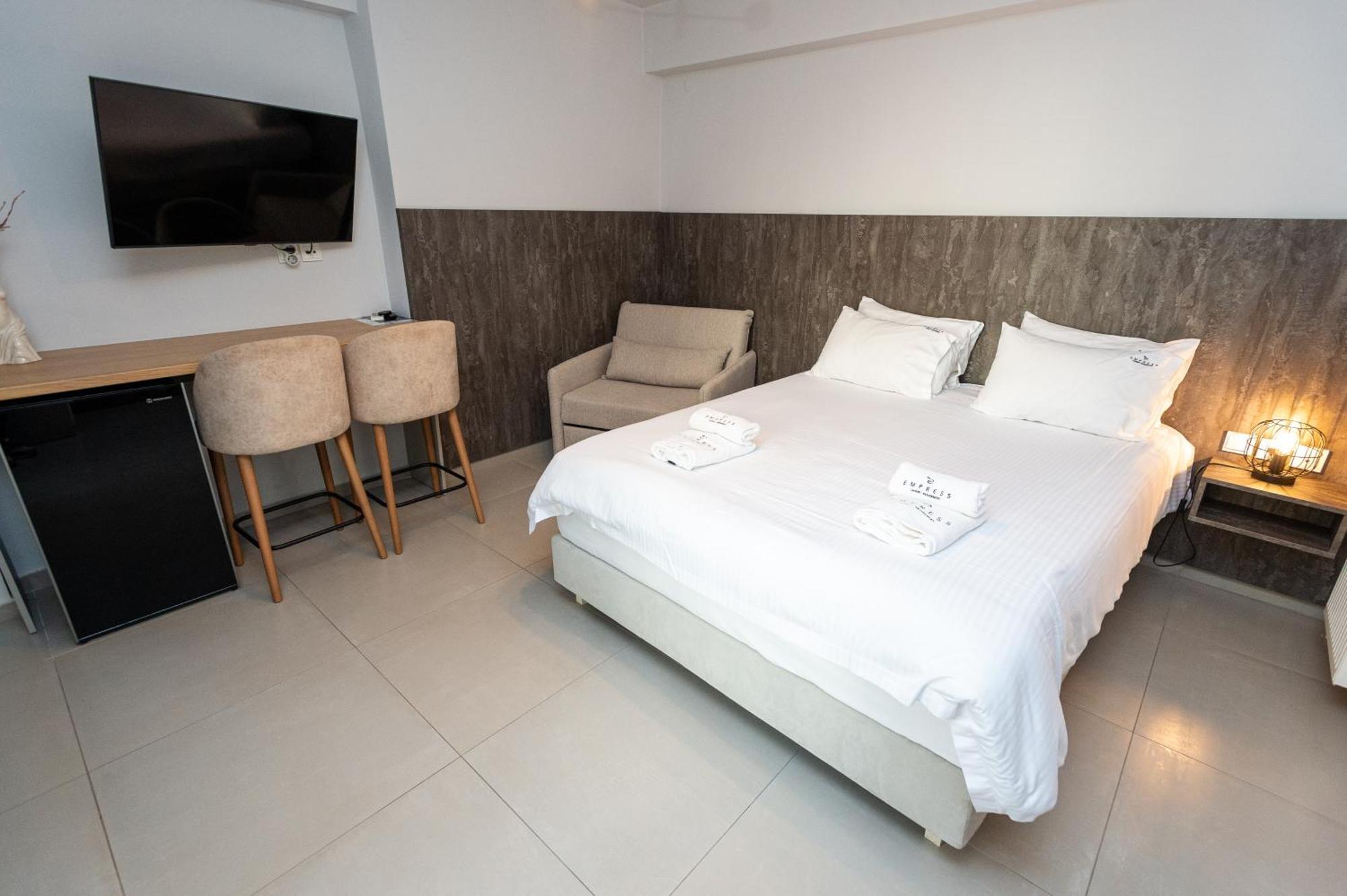 Empress Luxury Residences Aparthotel 3*