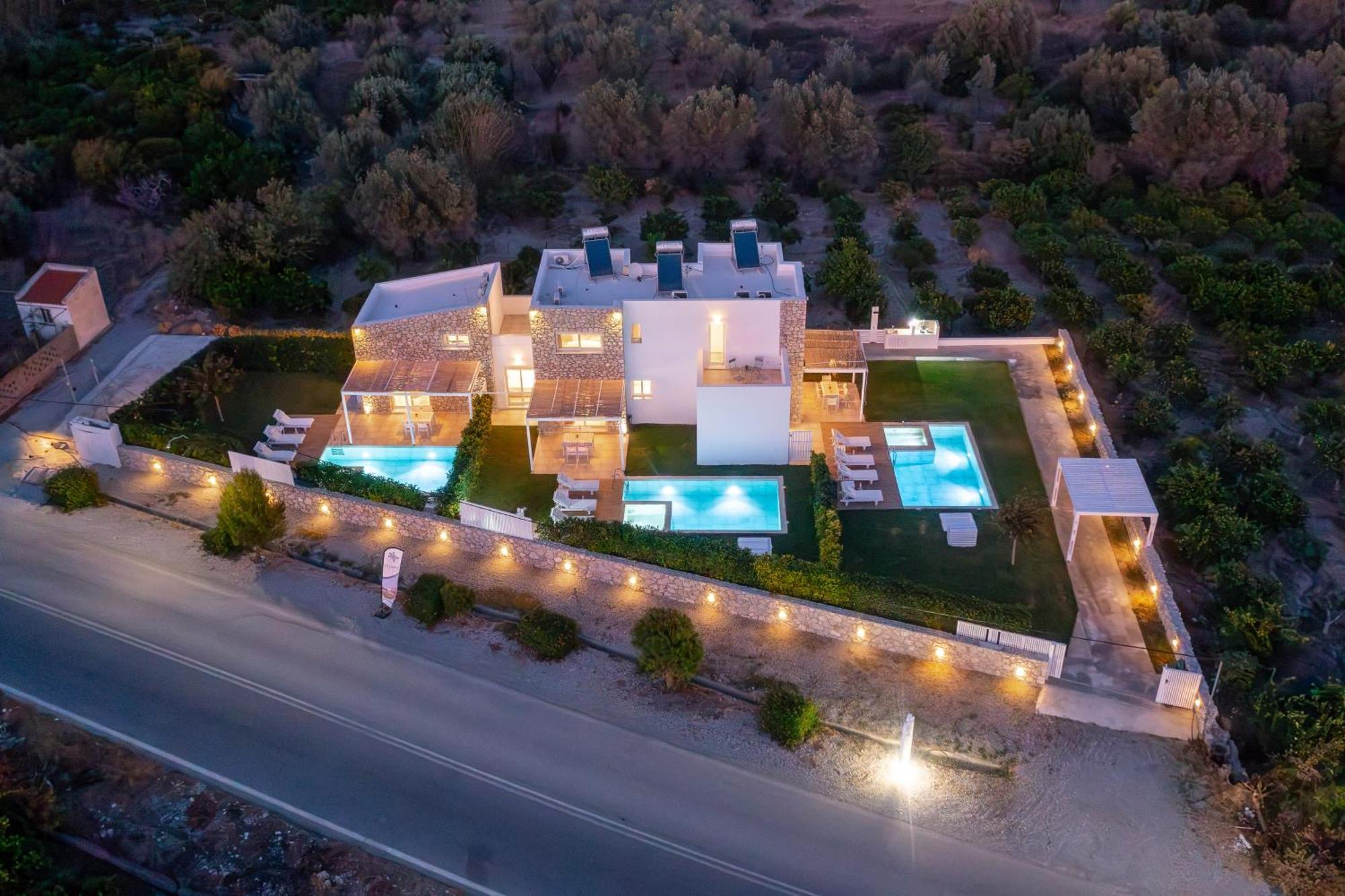 New Brand Villas: Beachside Retreat With And Heated Pool *
