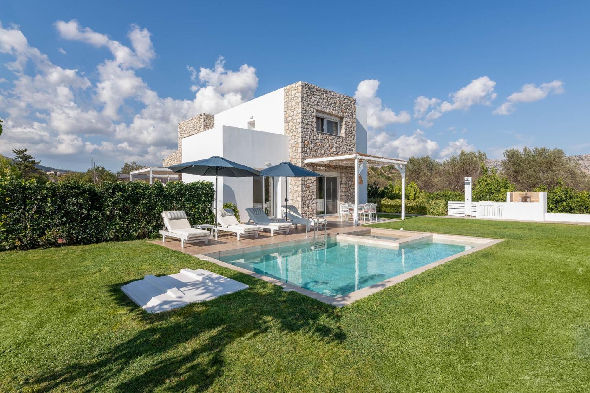 New Brand Villas: Beachside Retreat With And Heated Pool Villa Haraki