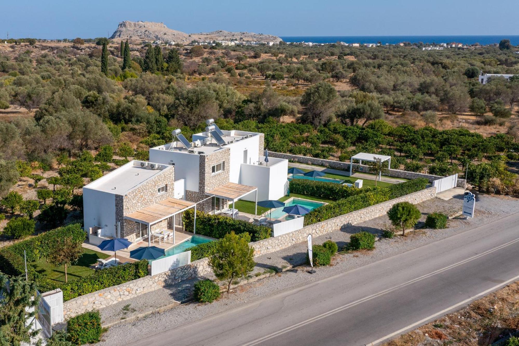 New Brand Villas: Beachside Retreat With And Heated Pool Haraki