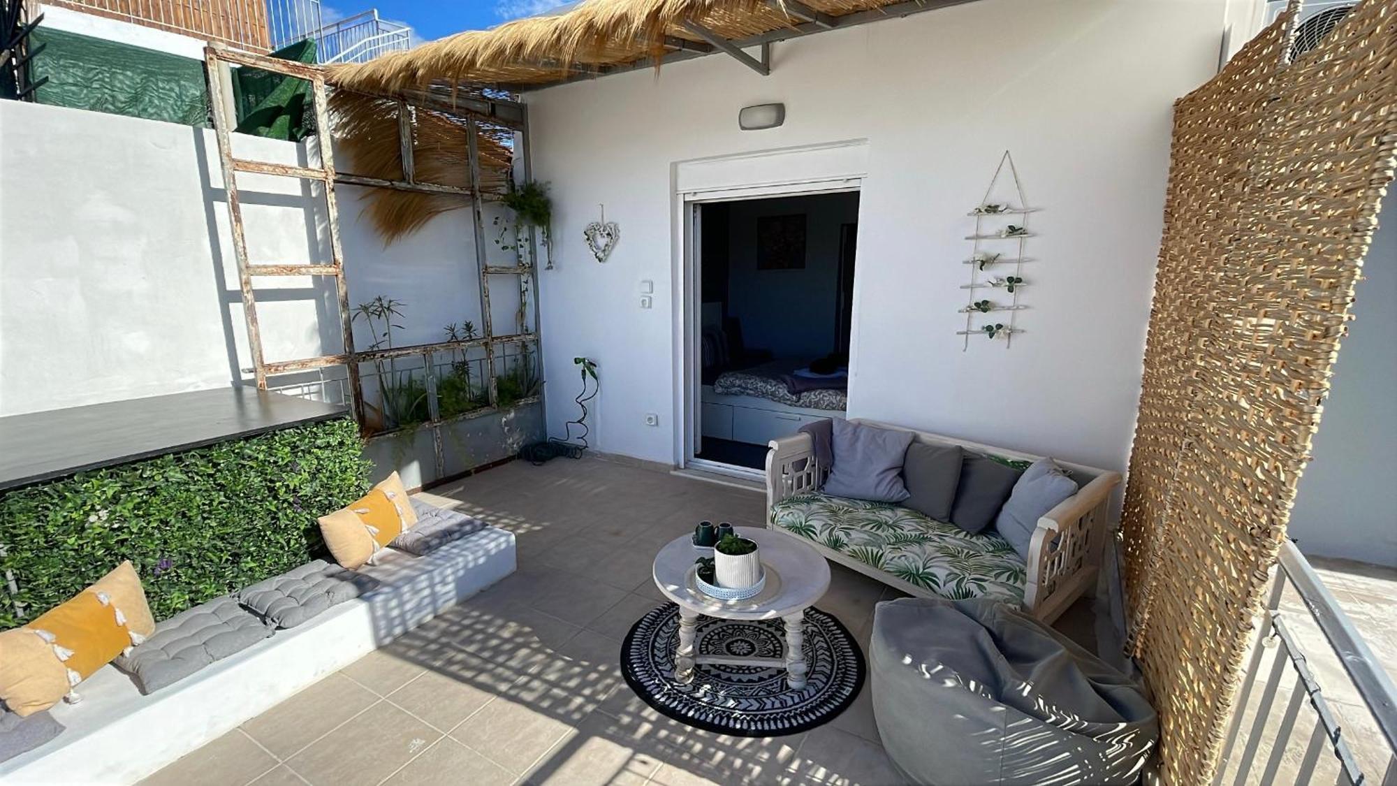 Small Oasis-ueber Den Daechern Von Apartment Athens
