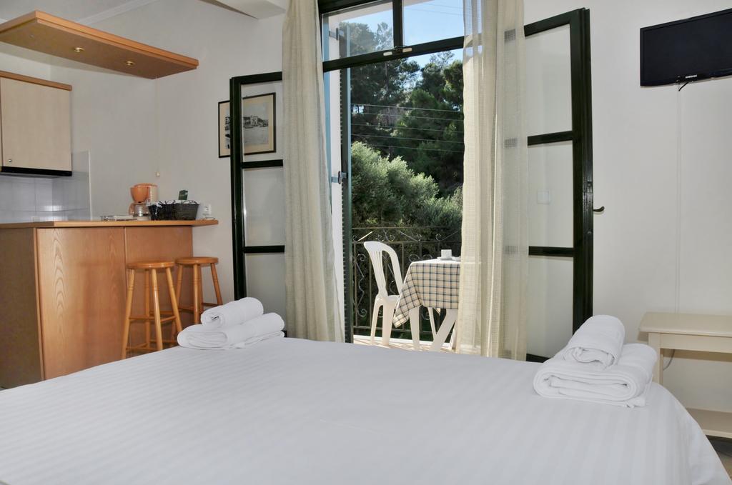 Aparthotel To Kastro