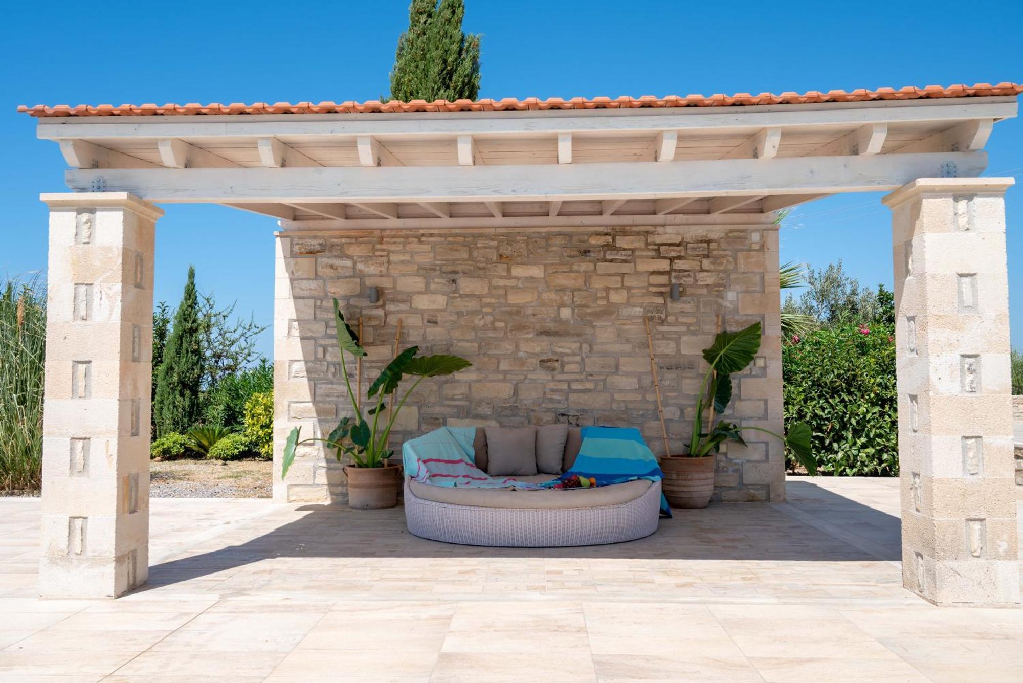 Elia, By Hellocrete Villa