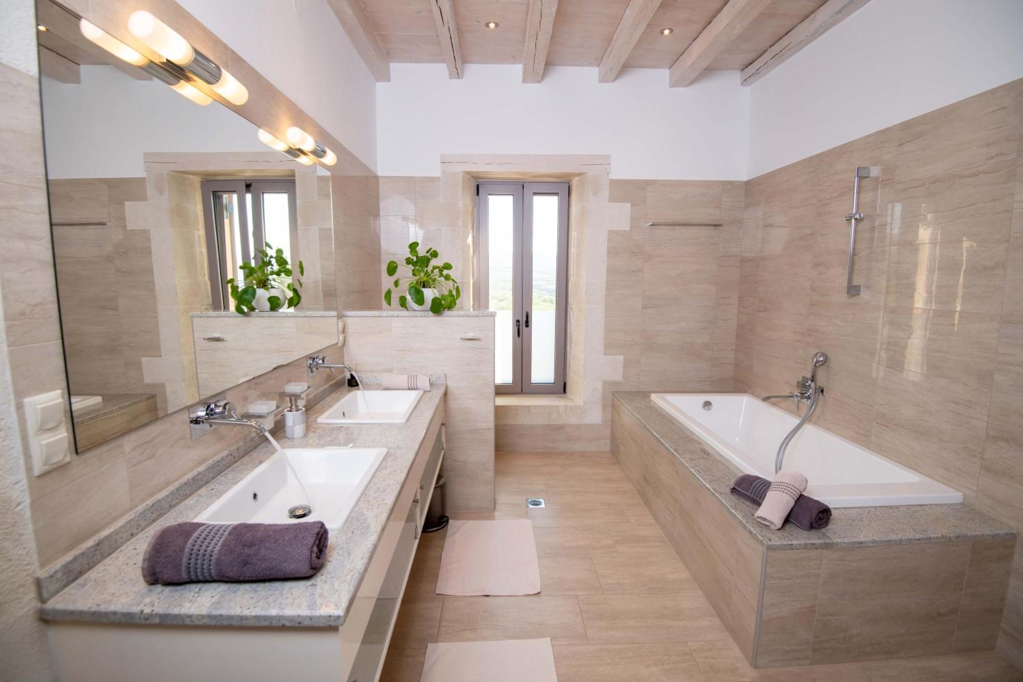 Elia, By Hellocrete Villa