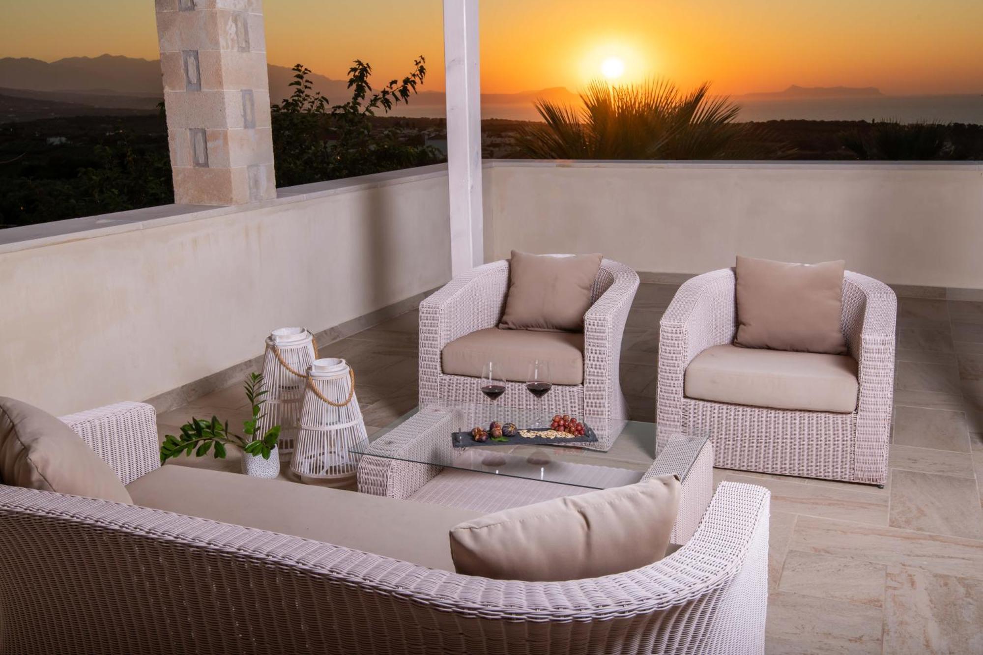 Elia, By Hellocrete Villa
