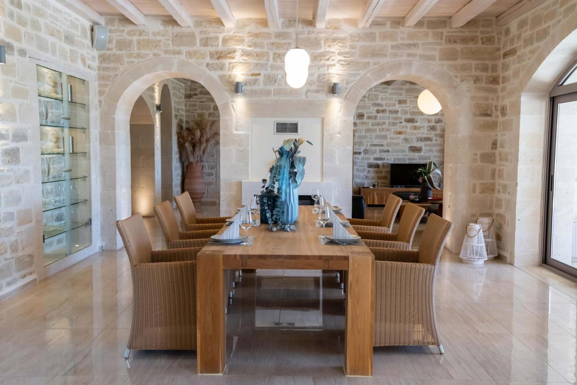 Elia, By Hellocrete Villa *