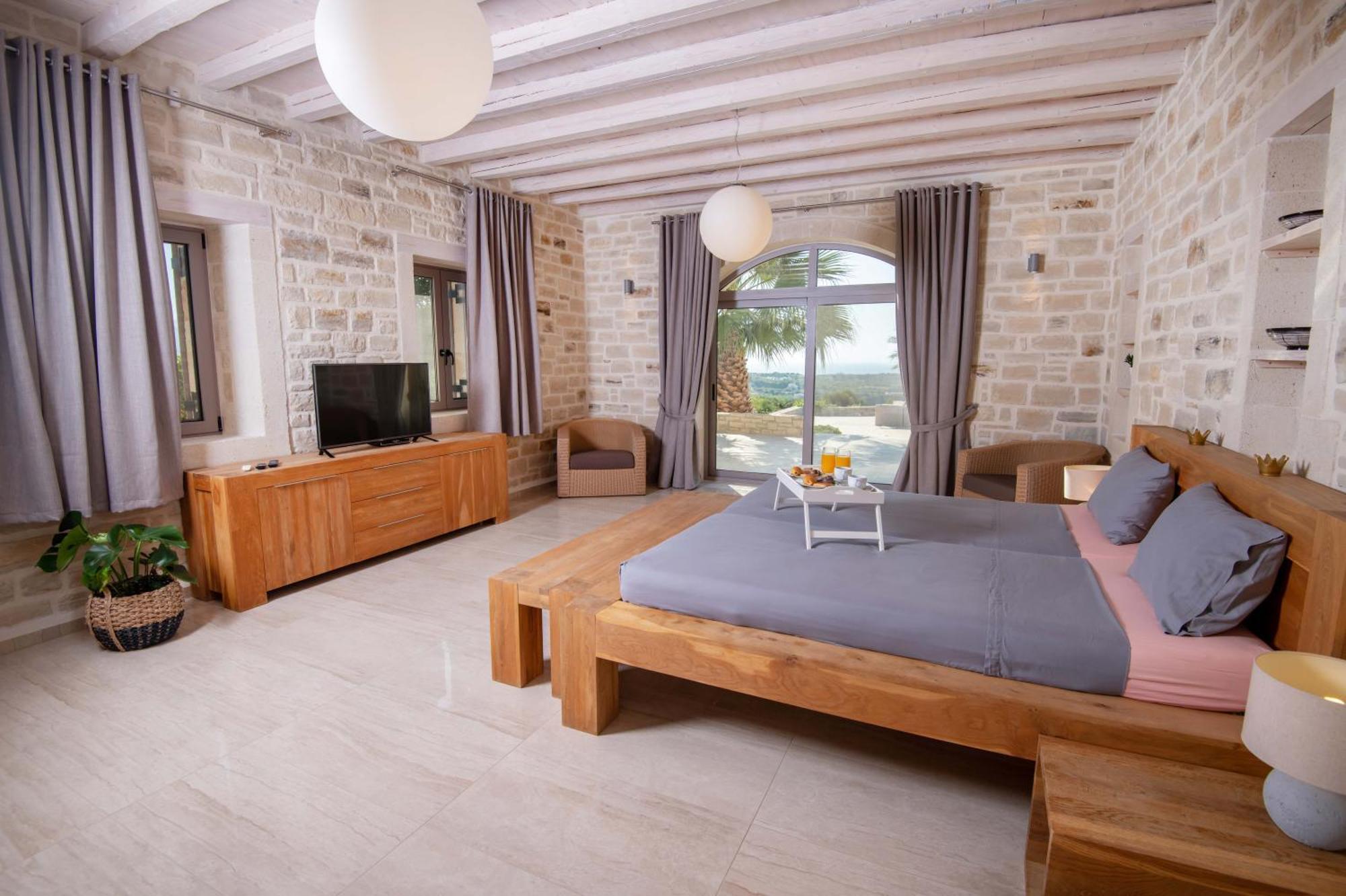 Elia, By Hellocrete Villa