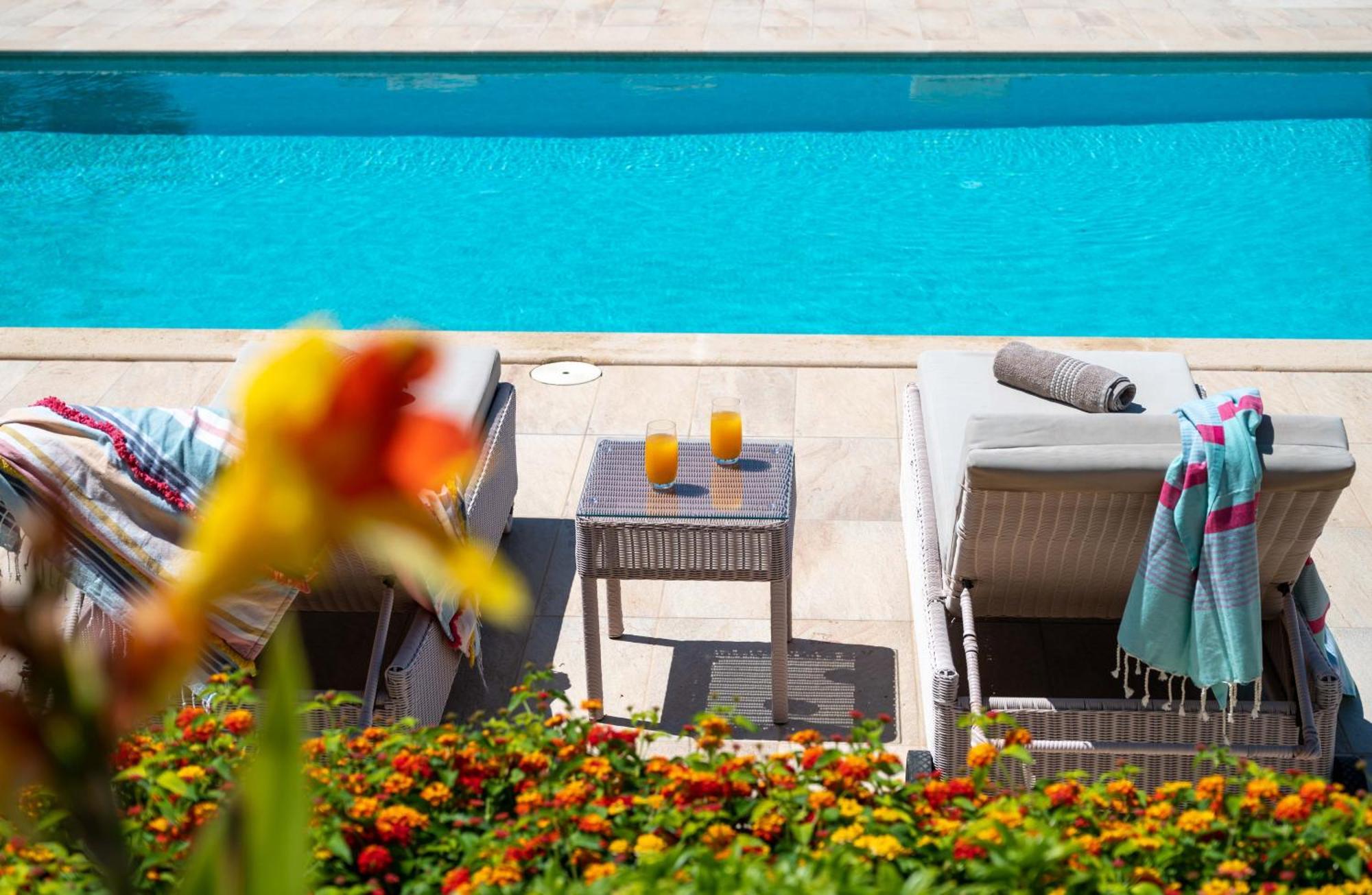 Villa Elia, By Hellocrete *