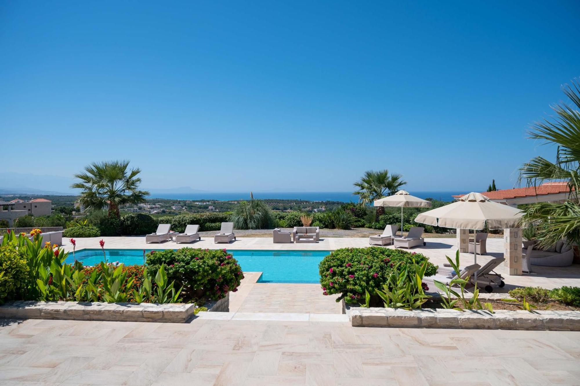 Elia, By Hellocrete Villa *