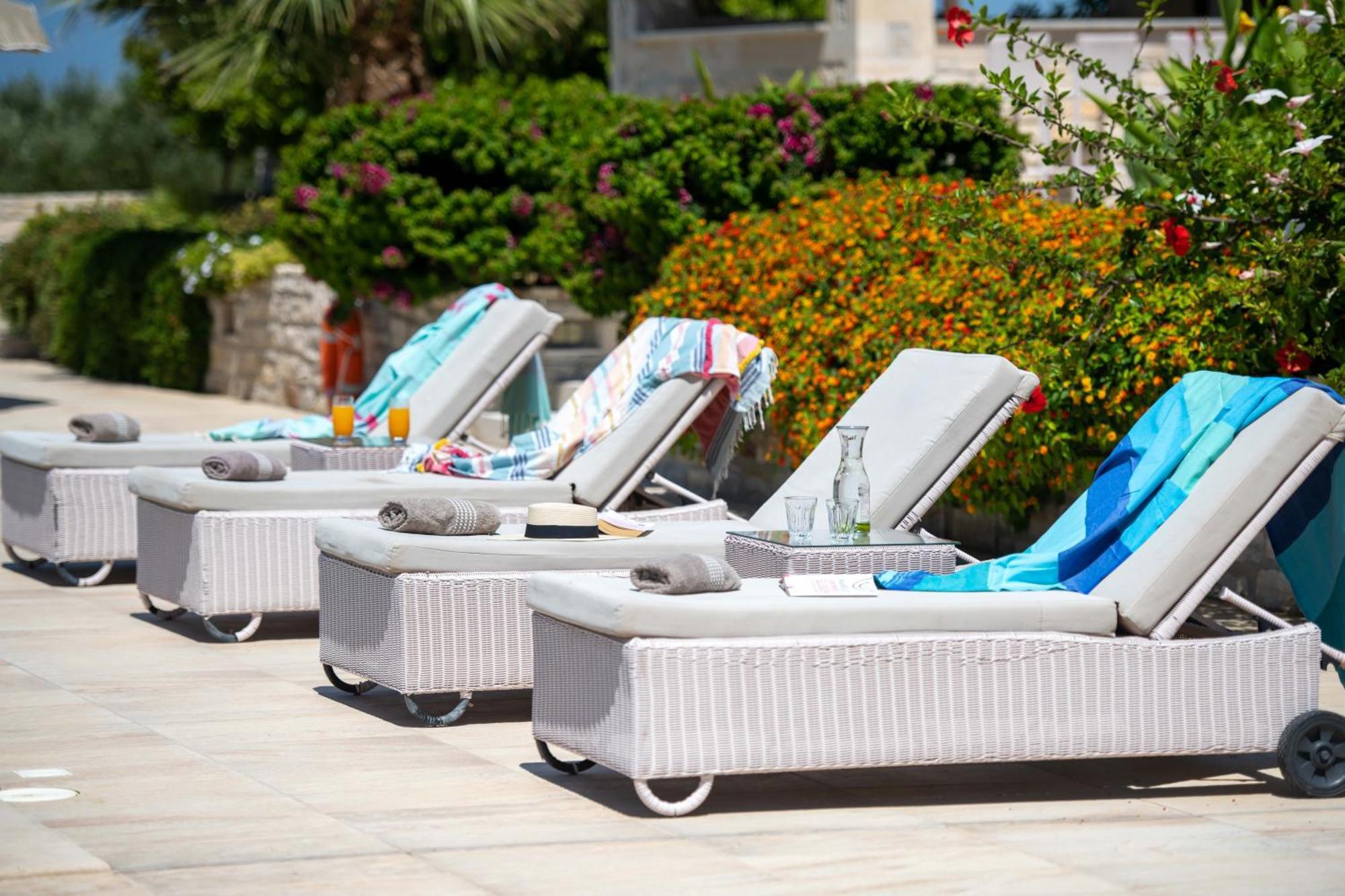 Elia, By Hellocrete Villa *