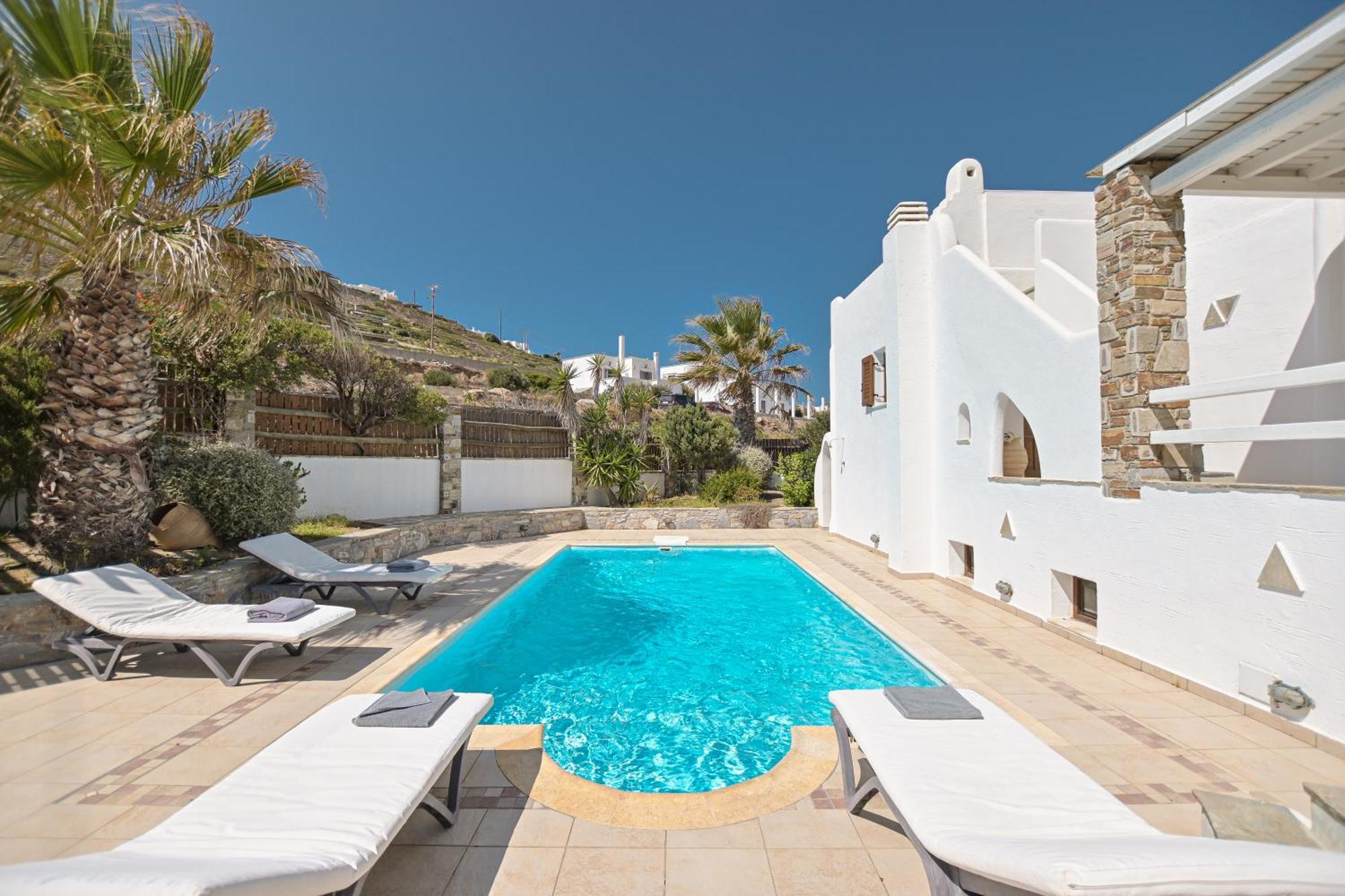 4 Bedroom Valerie With Private Swimming Pool *