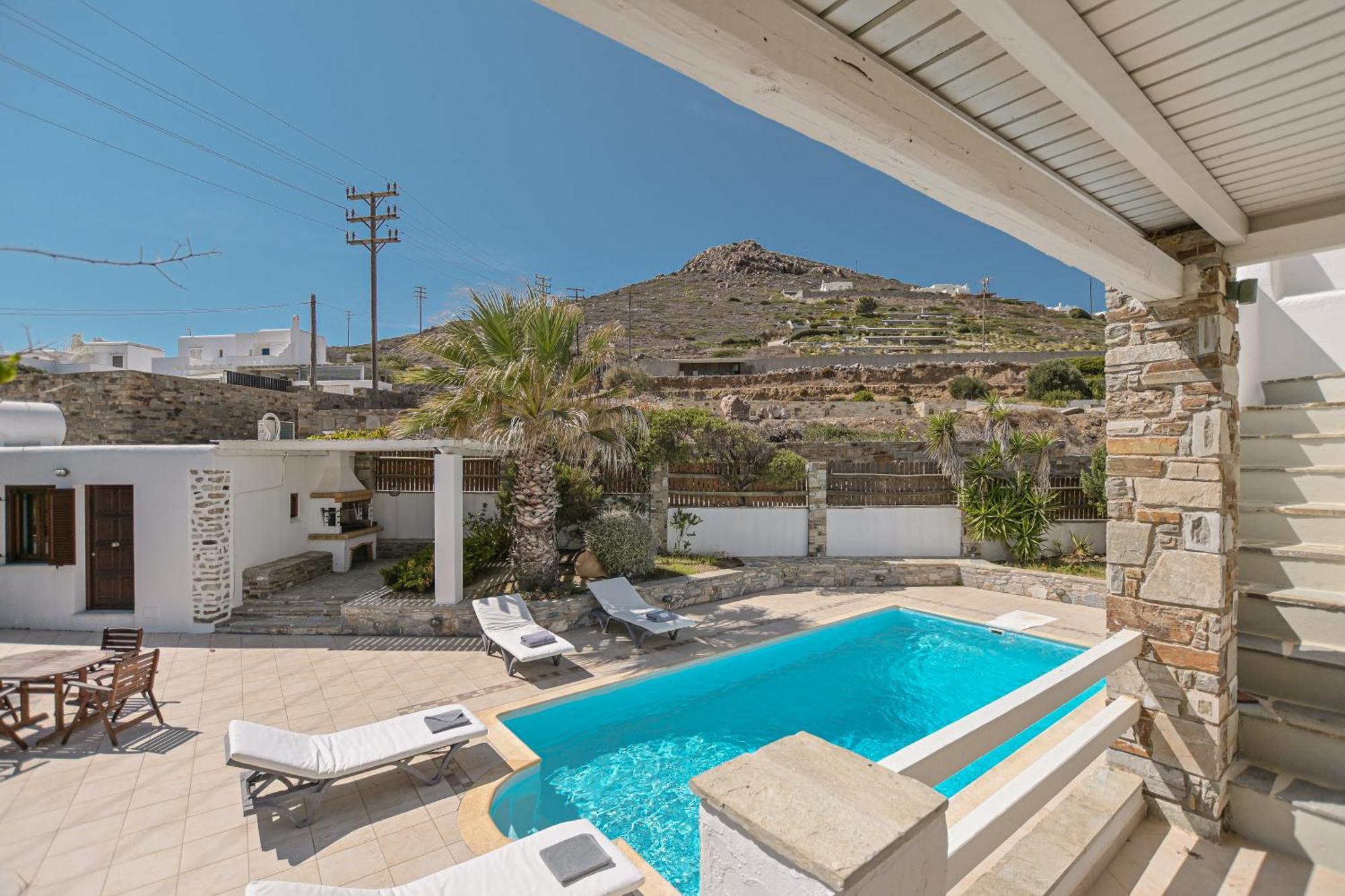 4 Bedroom Valerie With Private Swimming Pool *