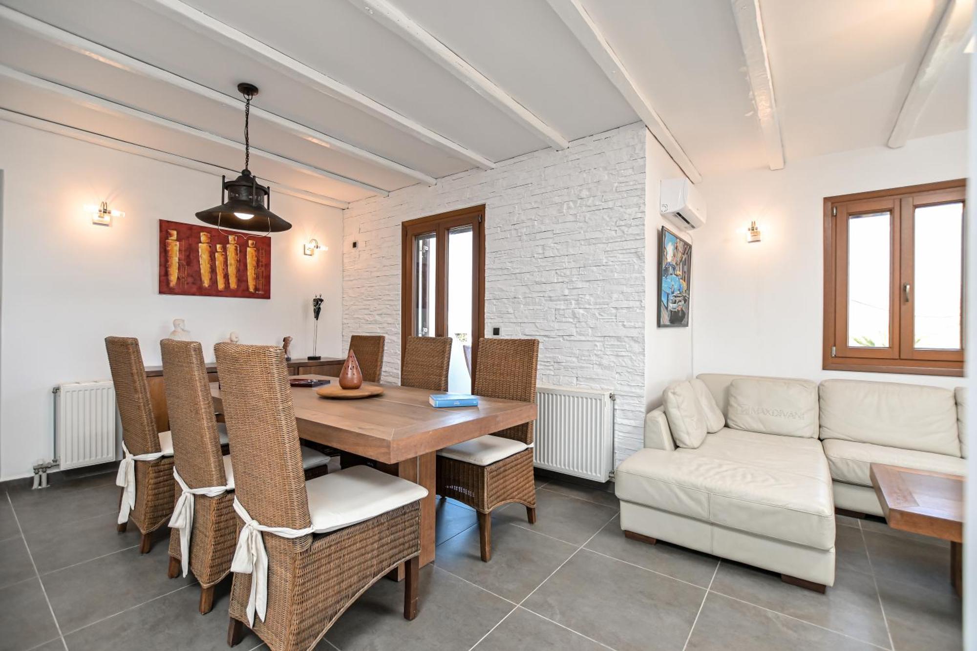 Villa 4 Bedroom Valerie With Private Swimming Pool *