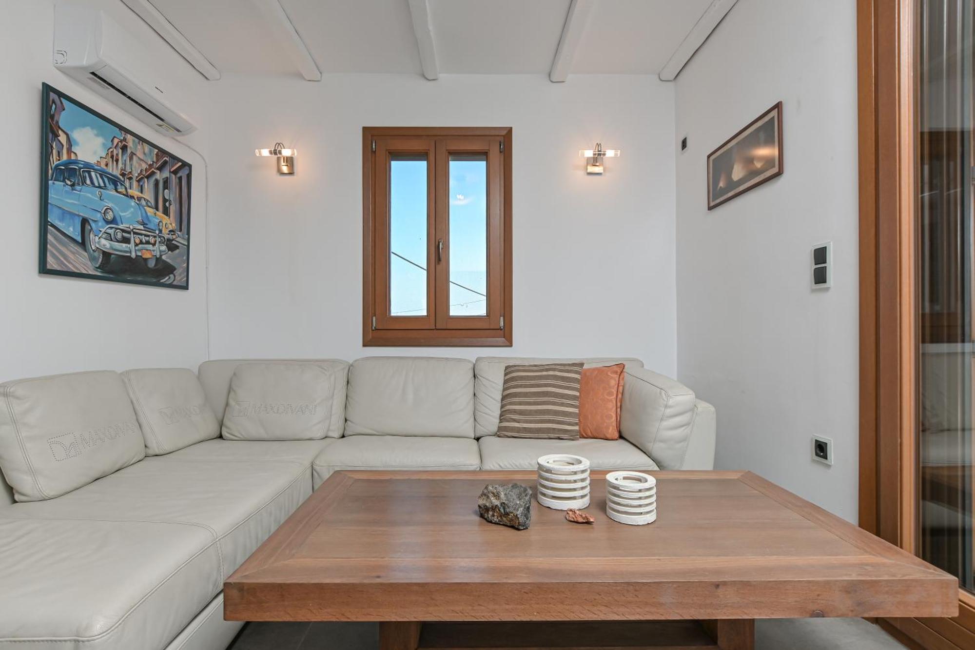 4 Bedroom Valerie With Private Swimming Pool