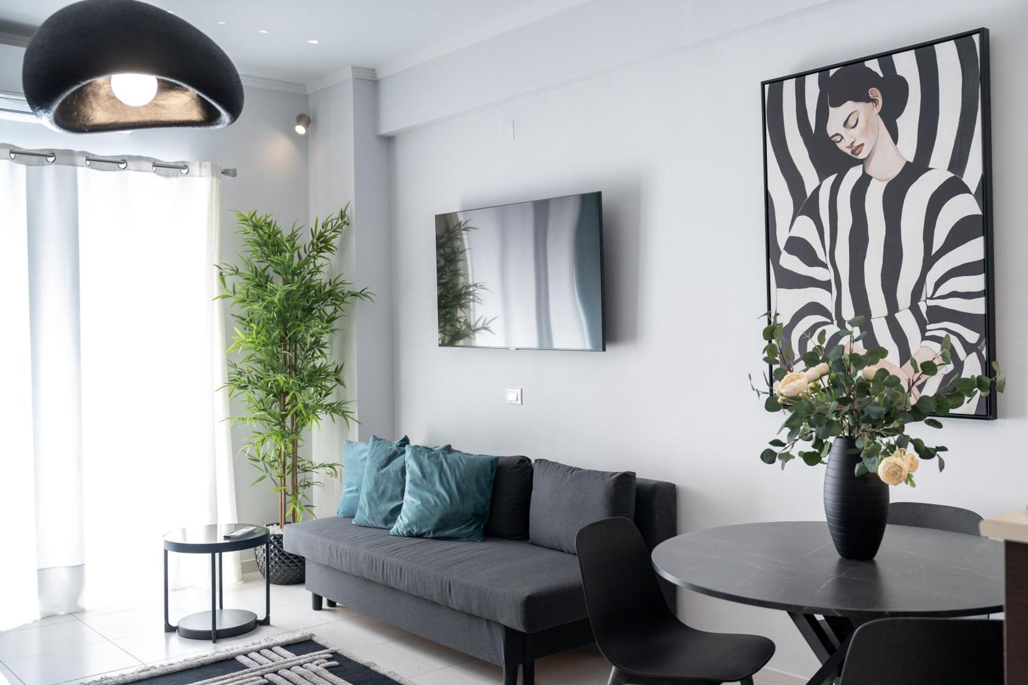 Byron Luxury Aigio