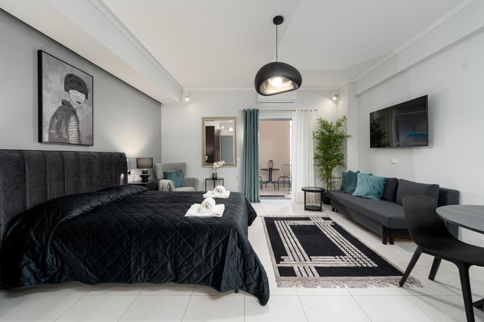 Byron Luxury * Aigio