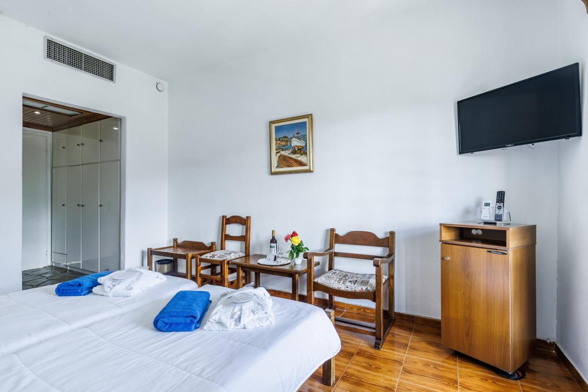 Dionyssos 3* Skopelos Town