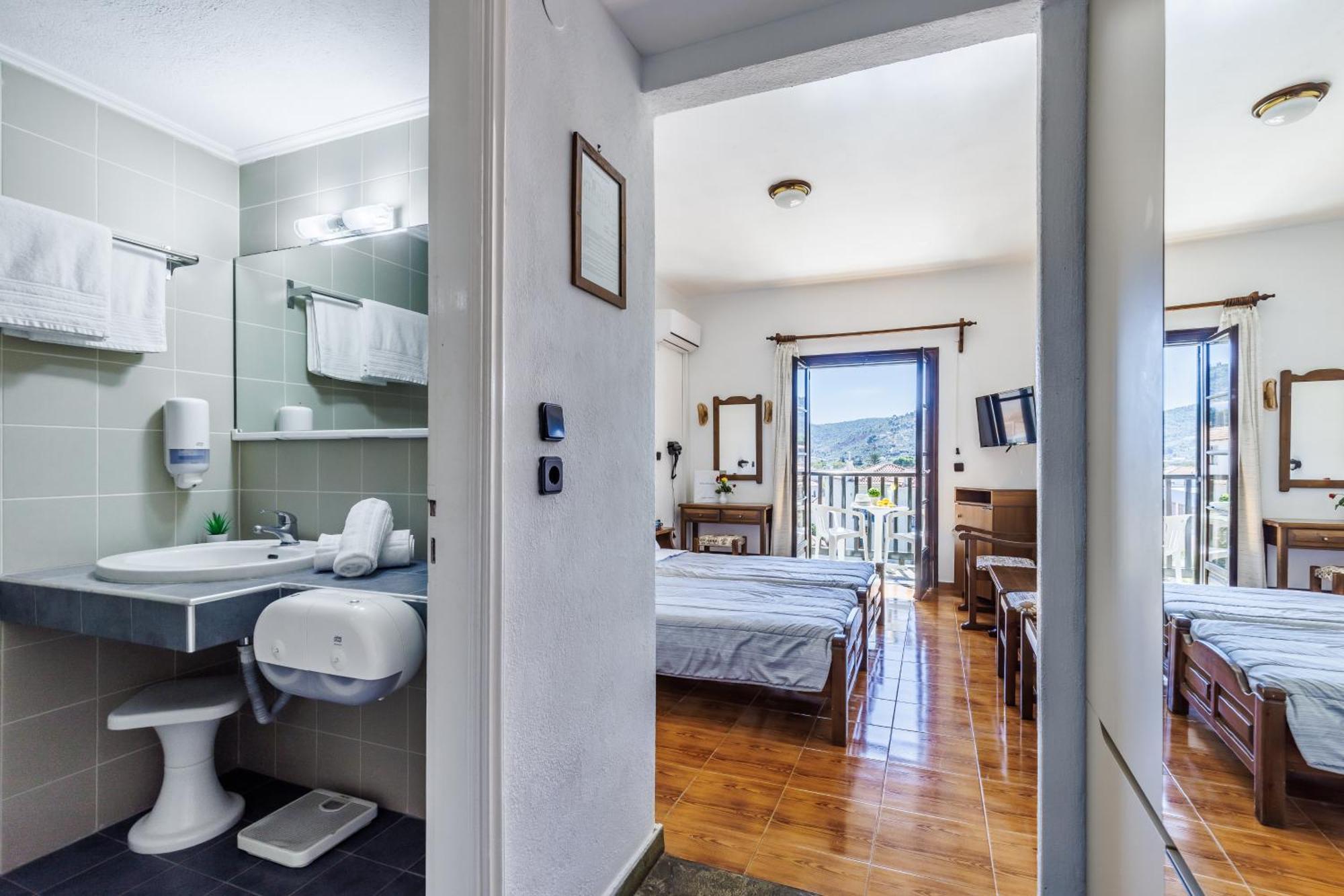 Dionyssos Hotel Skopelos Town