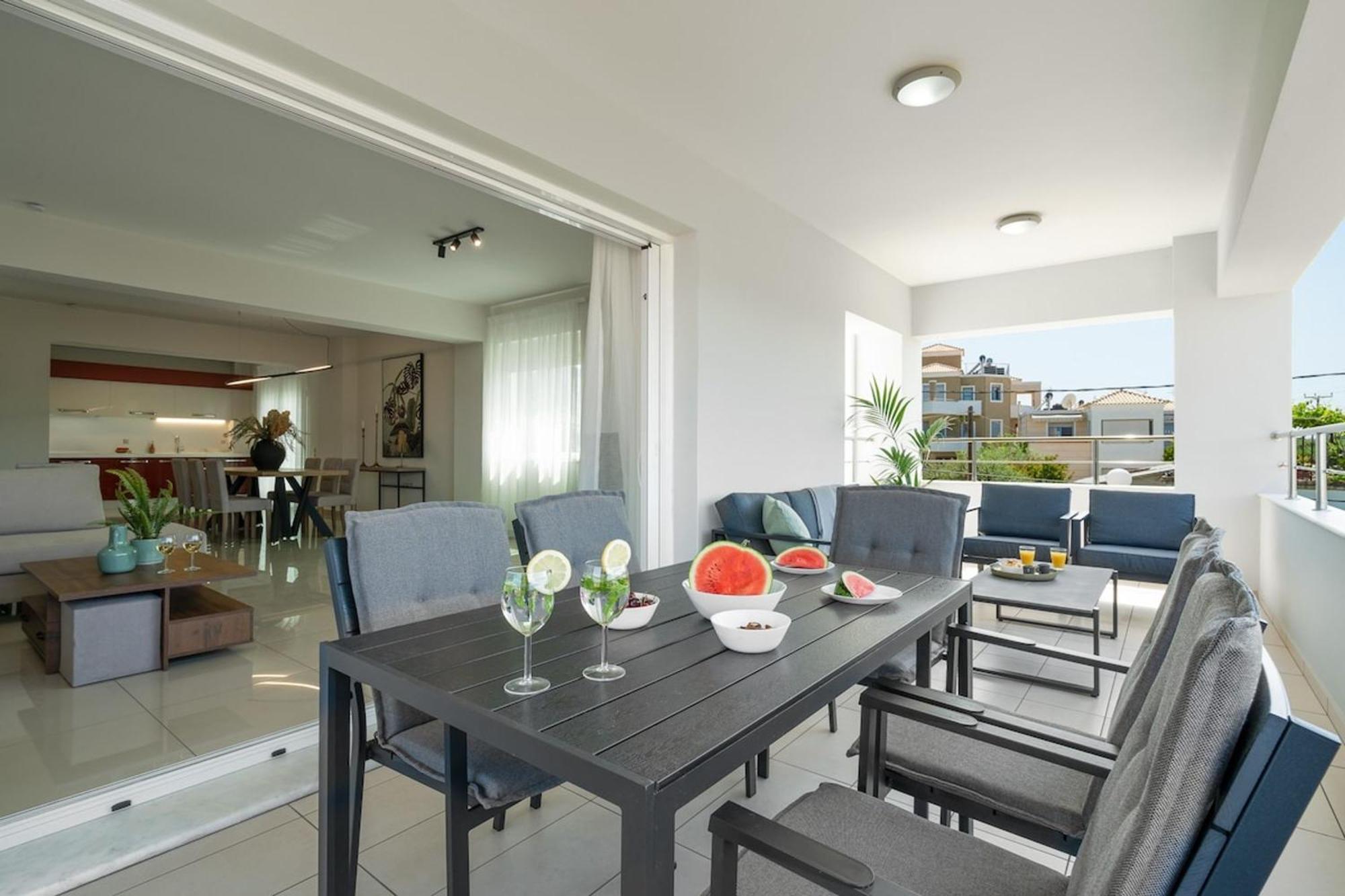 Isabella Luxury Living Rooftop Jacuzzi