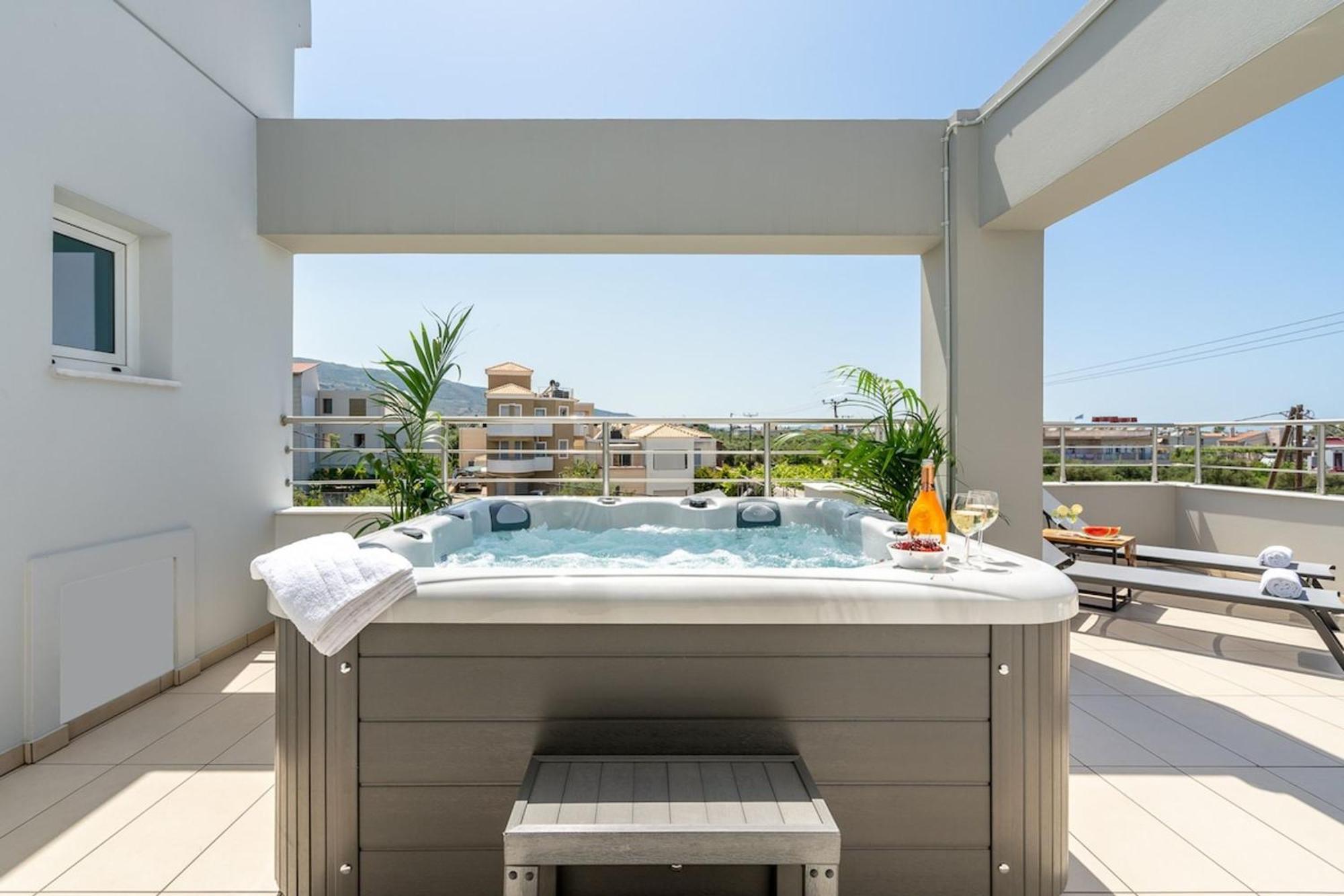 Isabella Luxury Living Rooftop Jacuzzi *
