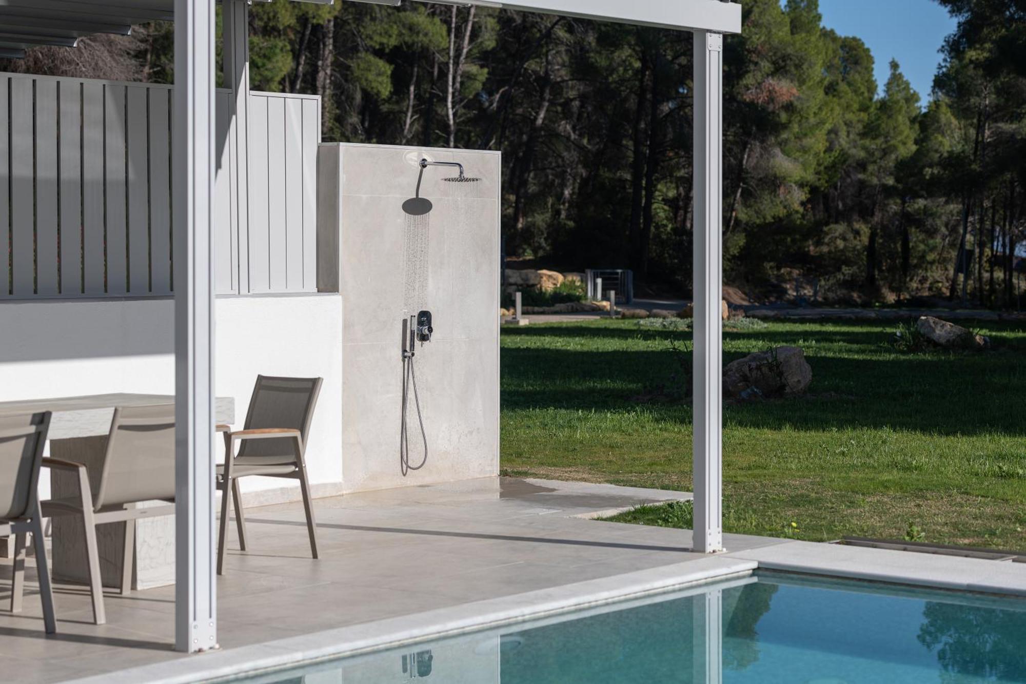 Botanic Pool Apartment
