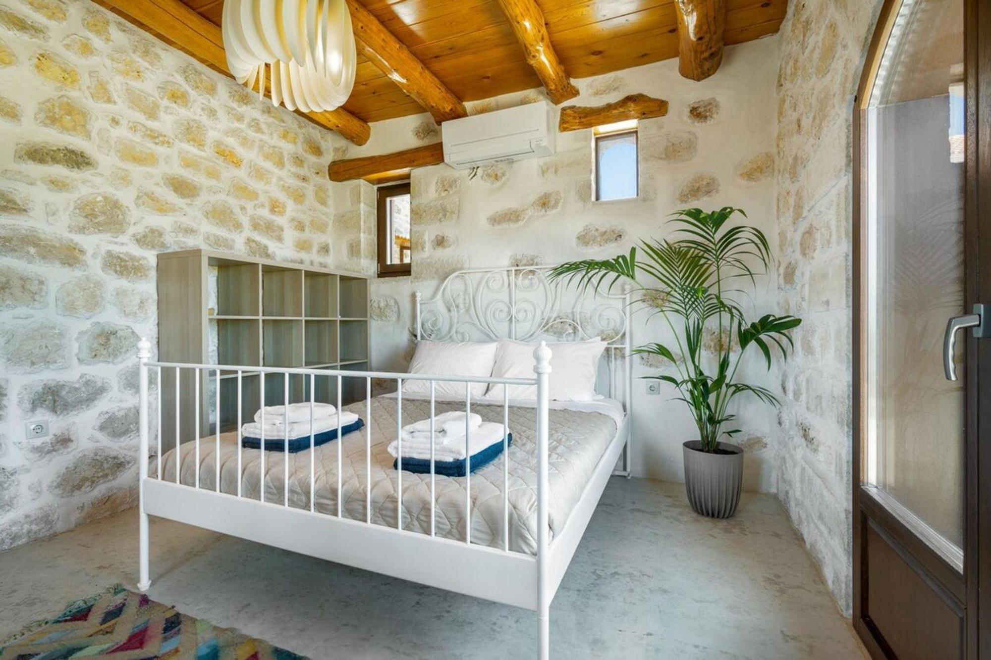 Aphrodite Private Heated Pool * Chania (Crete)