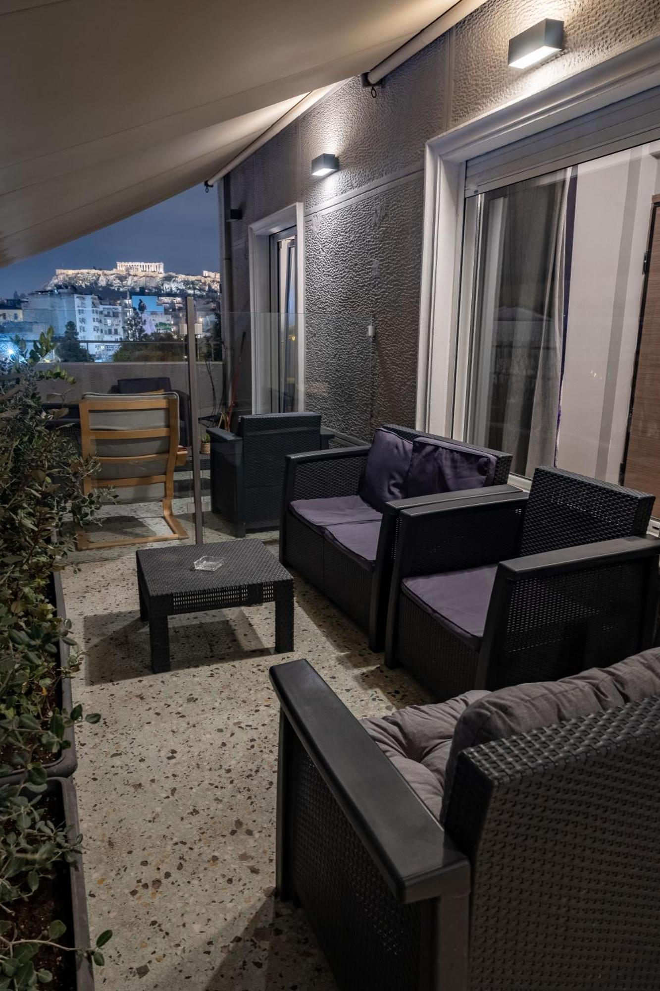 Patio & Acropolis View 2-bd Retreat Athens