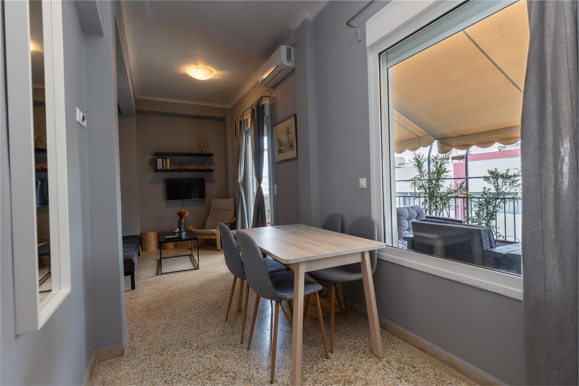 Patio & Acropolis View 2-bd Retreat Apartment *