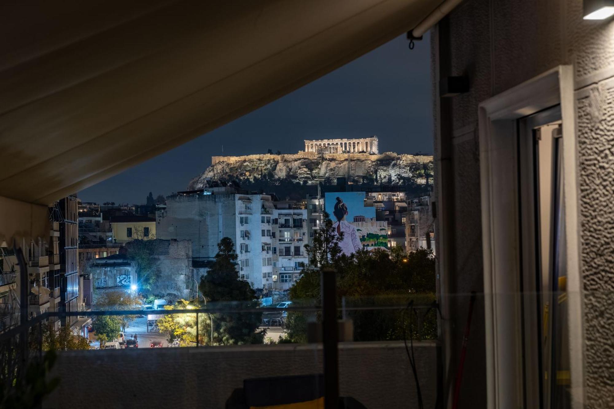 Patio & Acropolis View 2-bd Retreat Apartment *