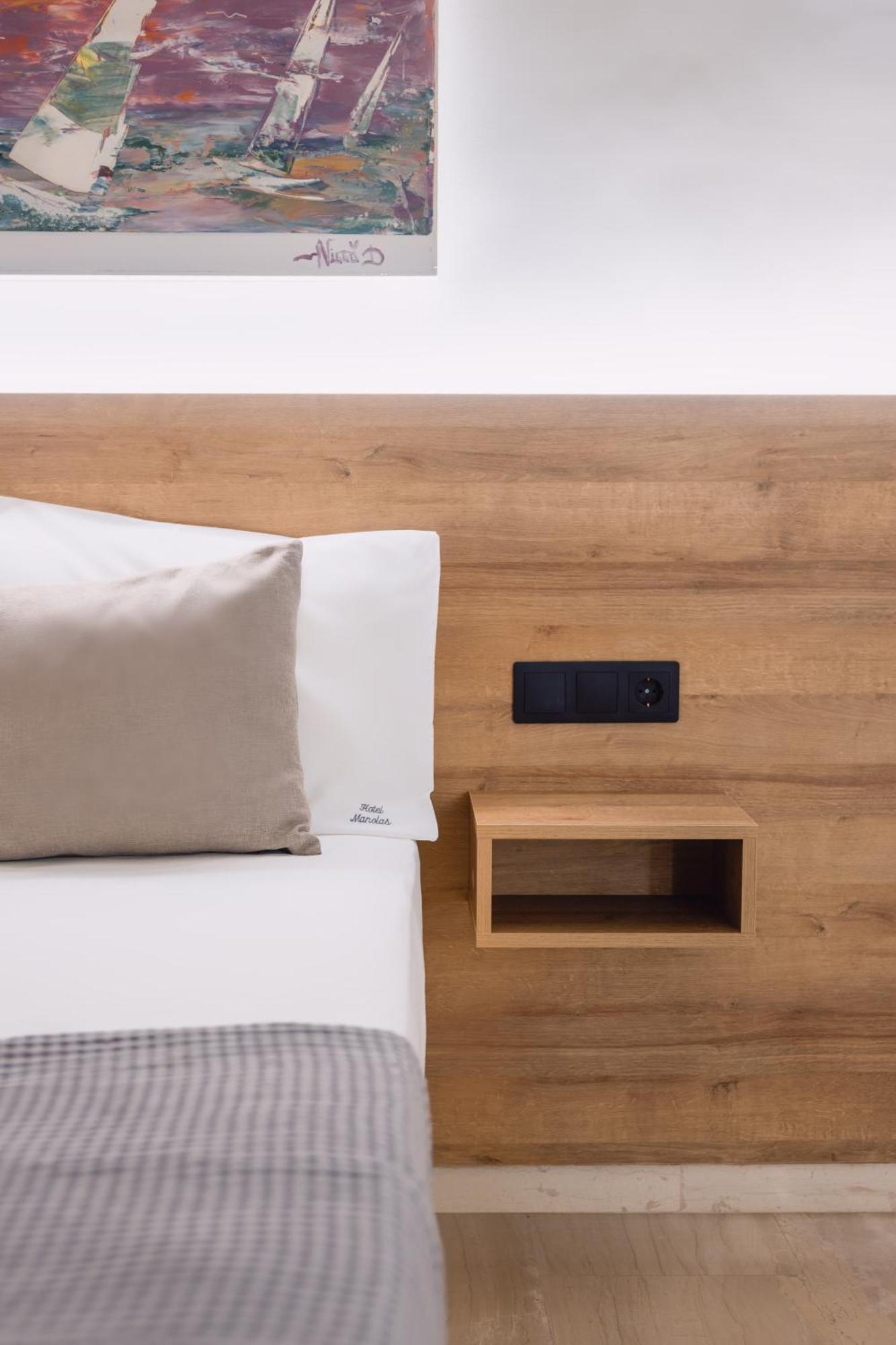 Aparthotel Manolas