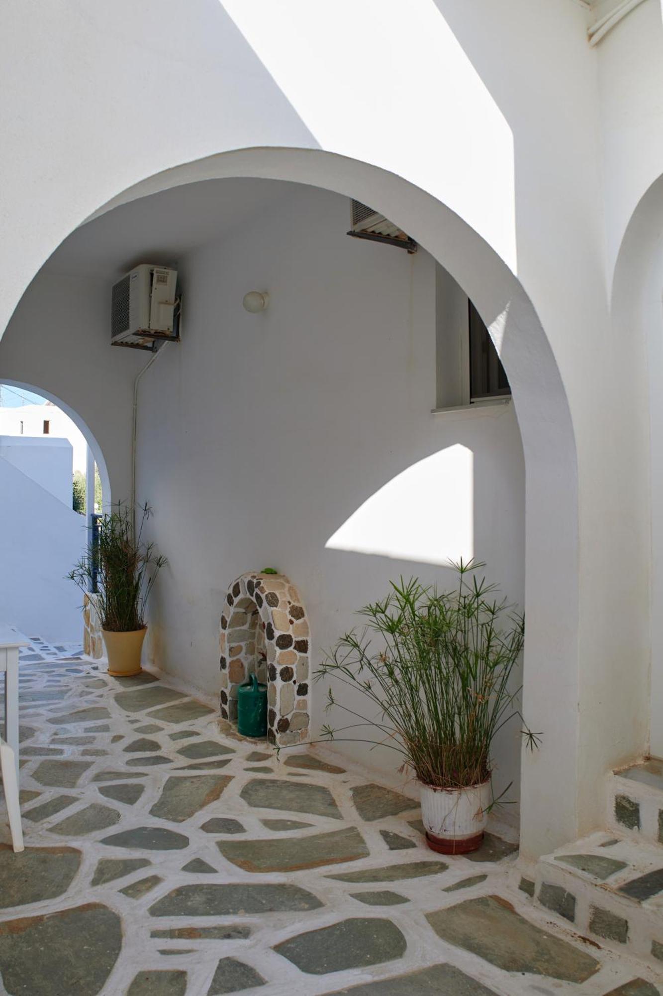 Guest house Theologos Place 2*