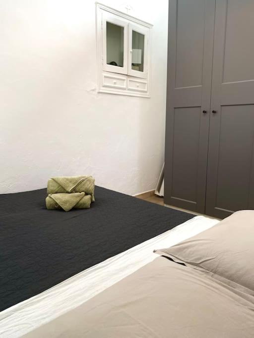 White Escape * Artemonas