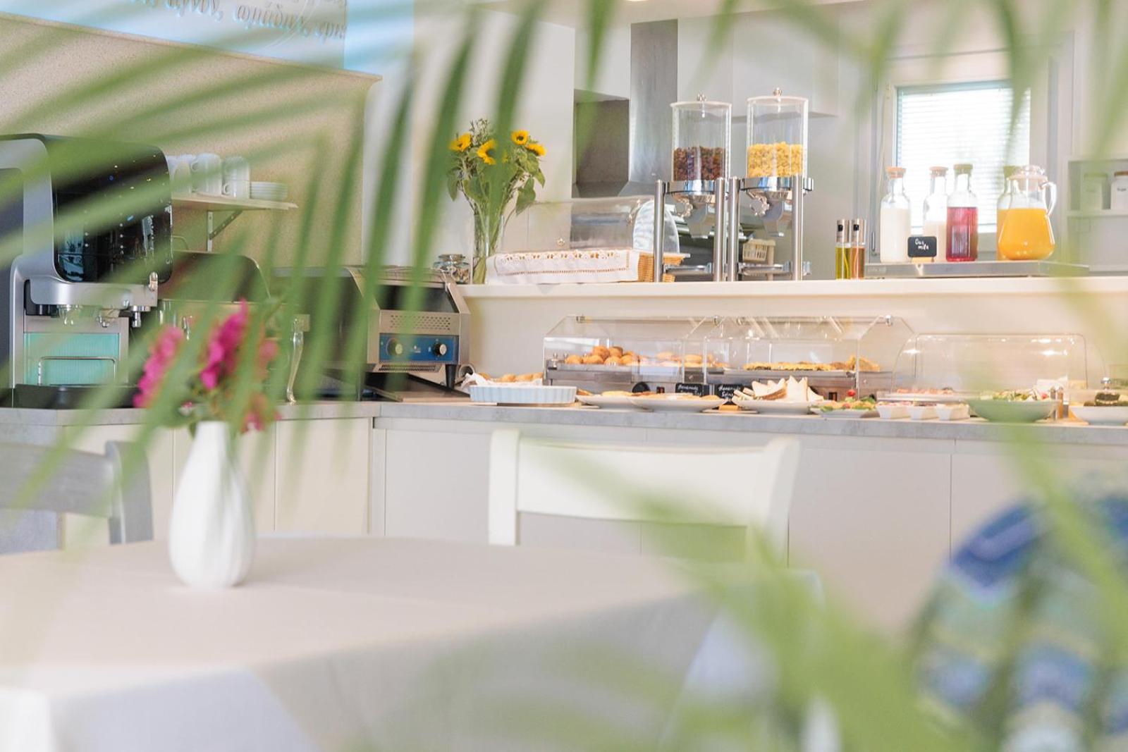 Iria Art Hotel 4*