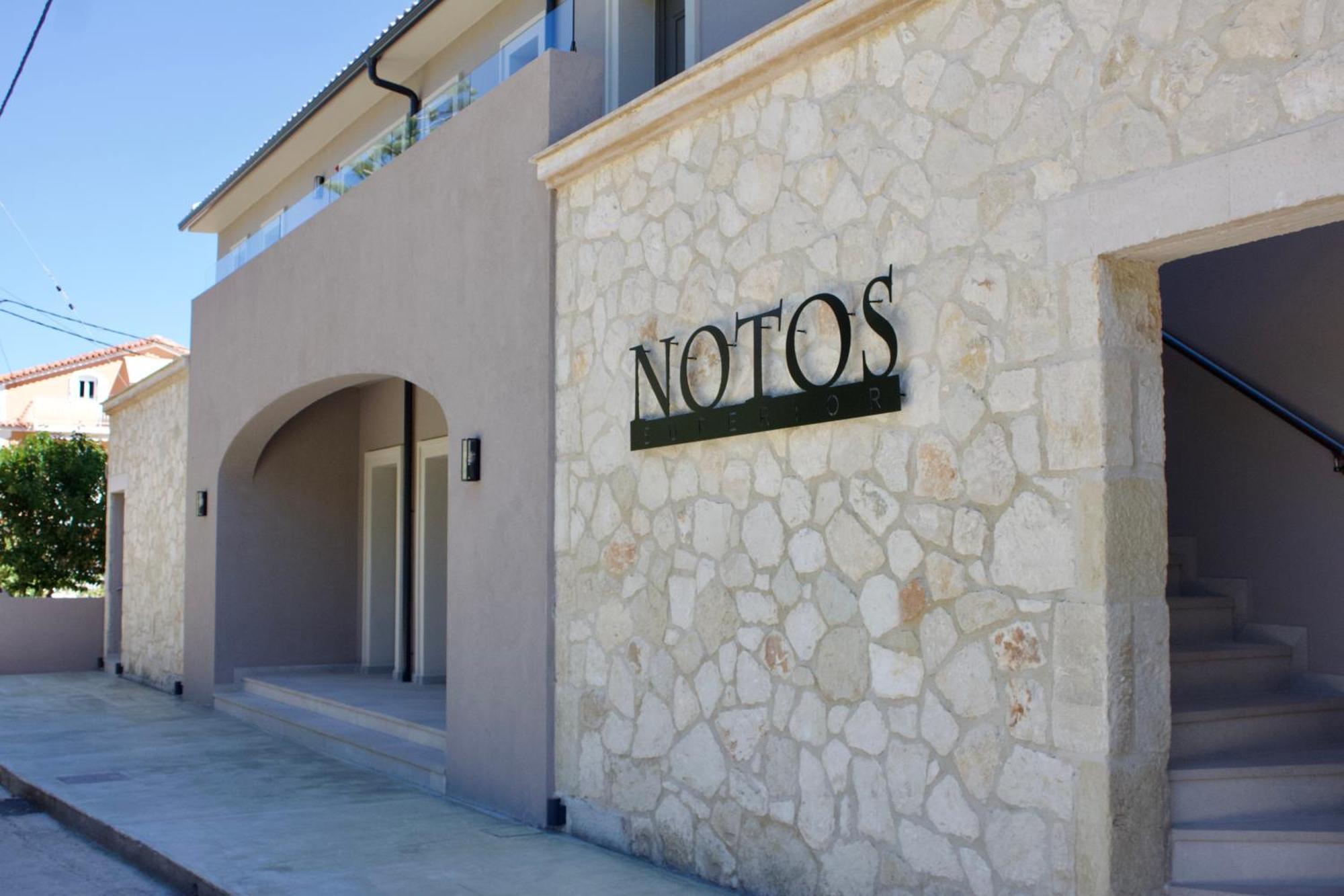 Notos Luxury Apartment *