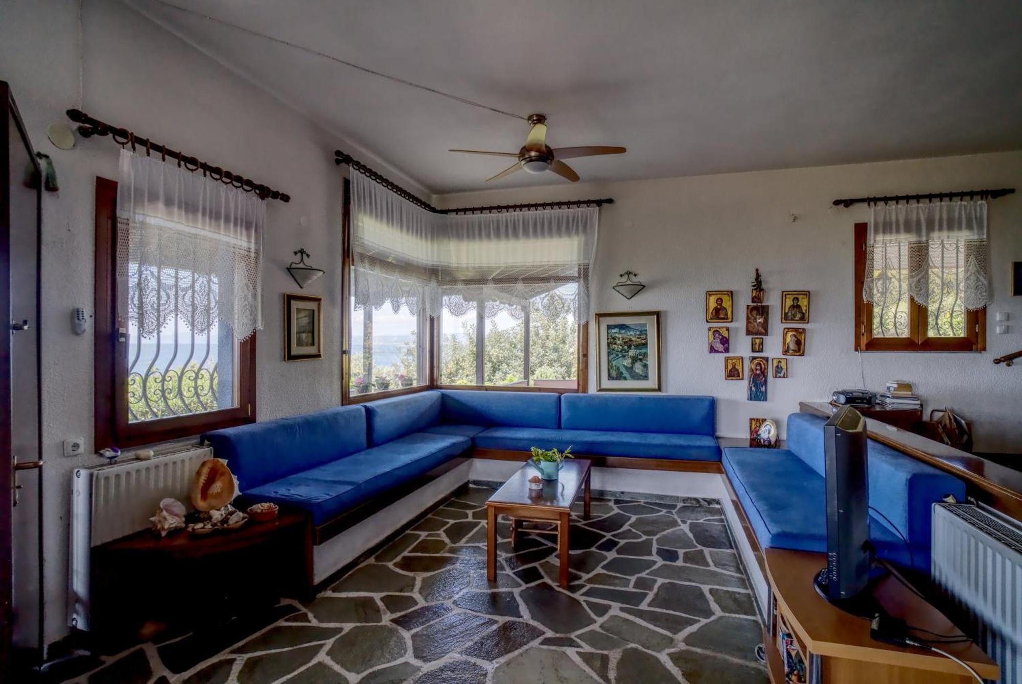 Beachfront With Huge Garden, 3br, Halkidiki Holiday home *