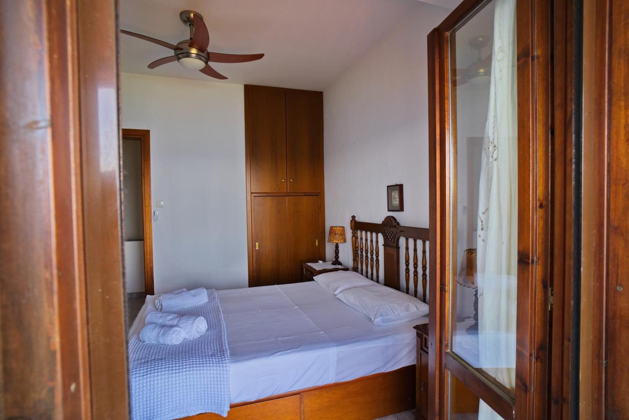 Beachfront With Huge Garden, 3br, Halkidiki Nea Roda