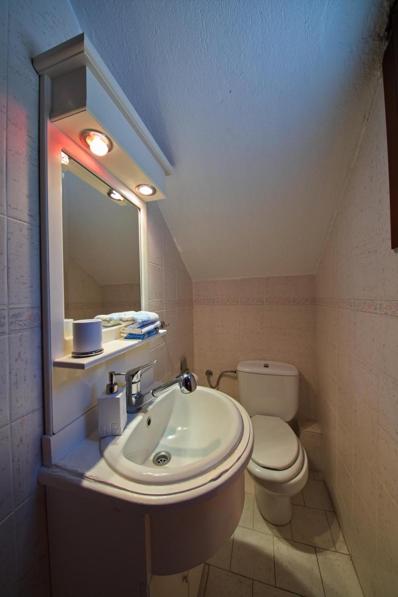 Beachfront With Huge Garden, 3br, Halkidiki Nea Roda