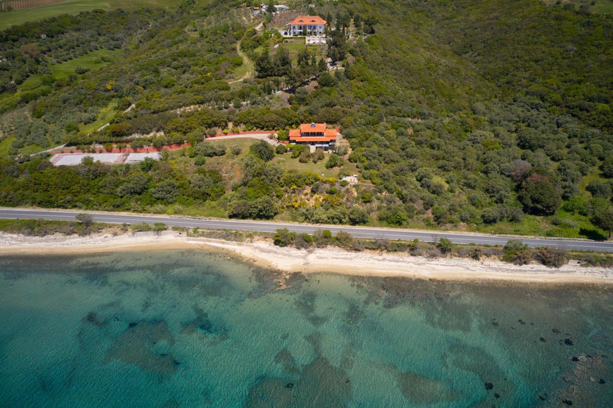 Beachfront With Huge Garden, 3br, Halkidiki